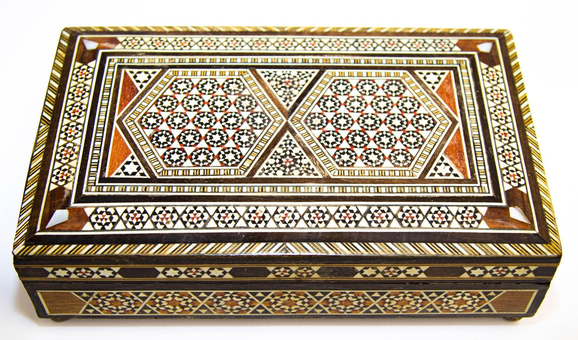 Spanish Moorish Inlaid Marquetry Jewelry Music Box In Good Condition In North Hollywood, CA