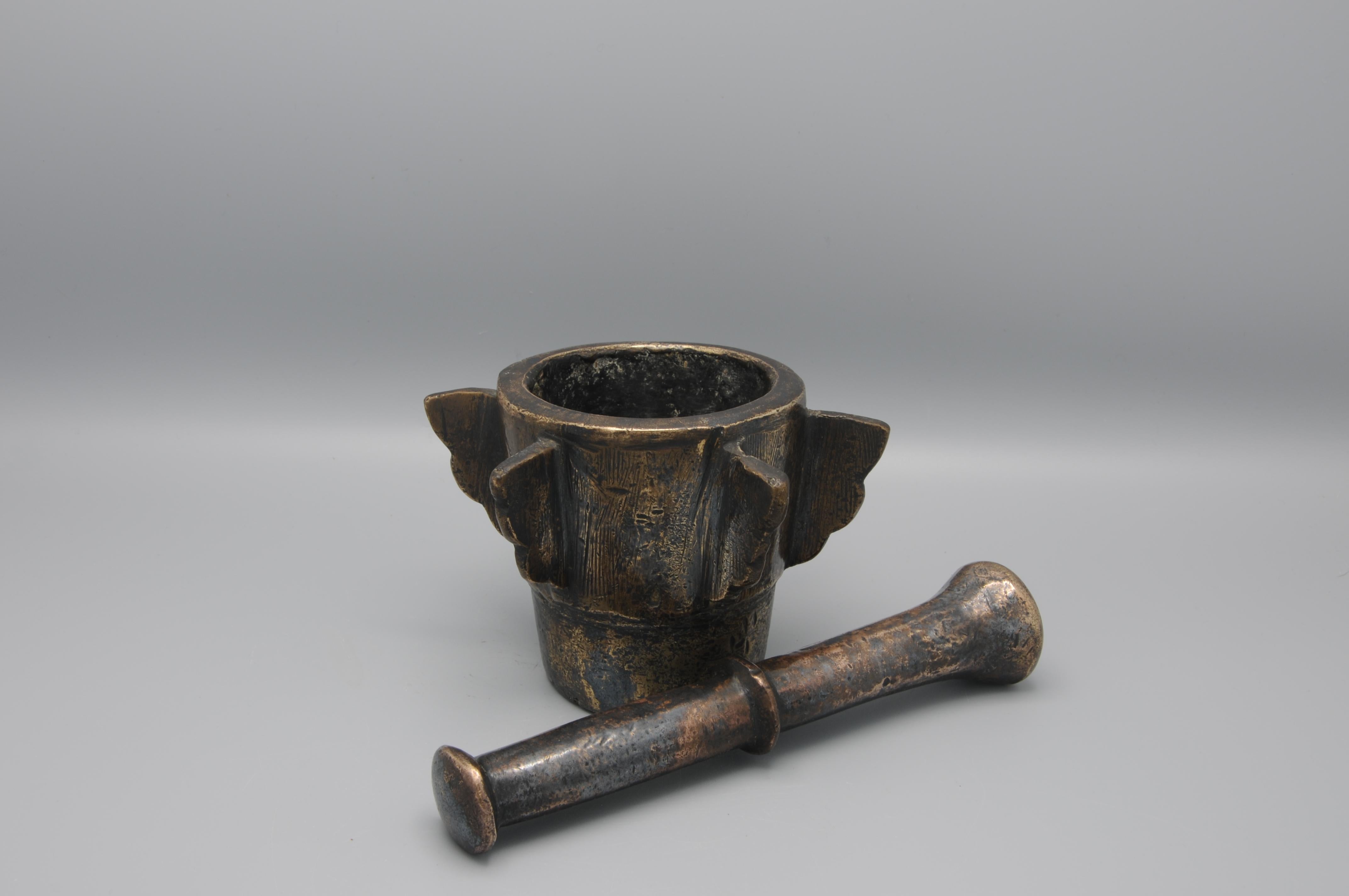 Spanish Moorish Mortar and Pestle 16th/17th century In Good Condition For Sale In DELFT, NL