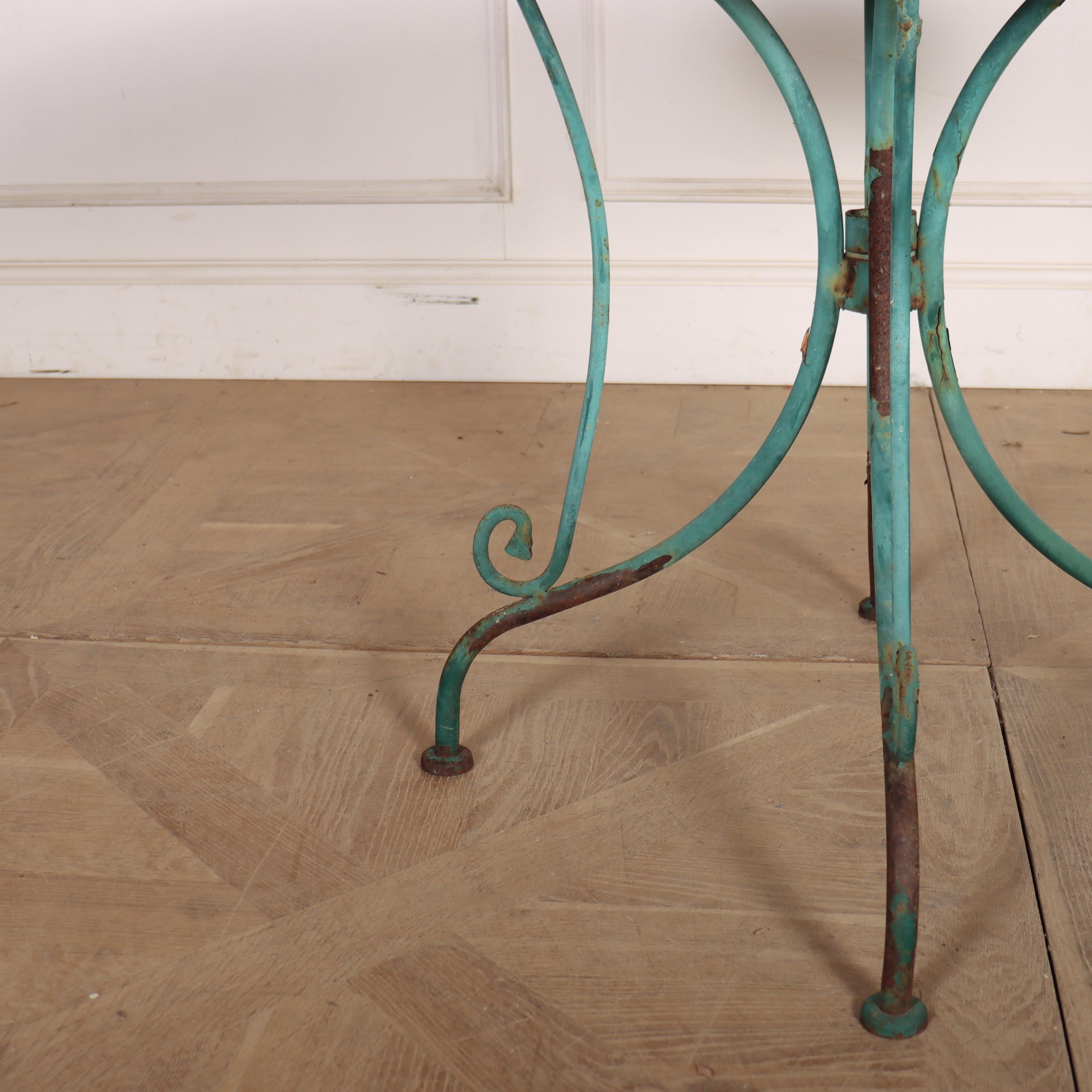 Petite table de café espagnole en mosaïque du début du 20e siècle. 1930. 

Code : 9020

Dimensions :
H : 28.5