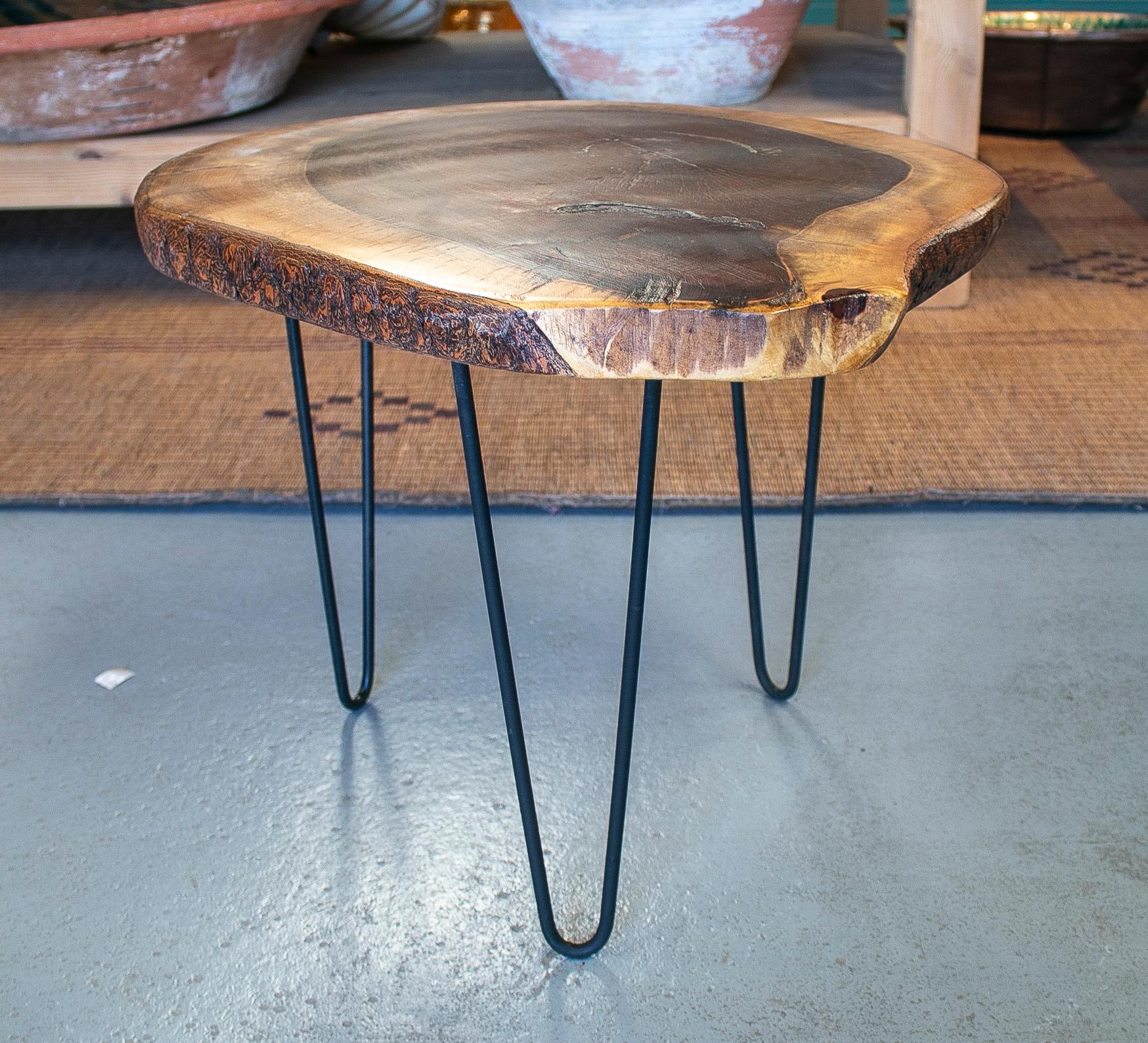 Spanish Natural Sliced Tree Trunk Side Table w/ Iron Legs In Good Condition In Marbella, ES