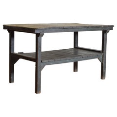 Table de jardin néoclassique espagnole en pin peint en bleu, 1er quart du 19ème siècle