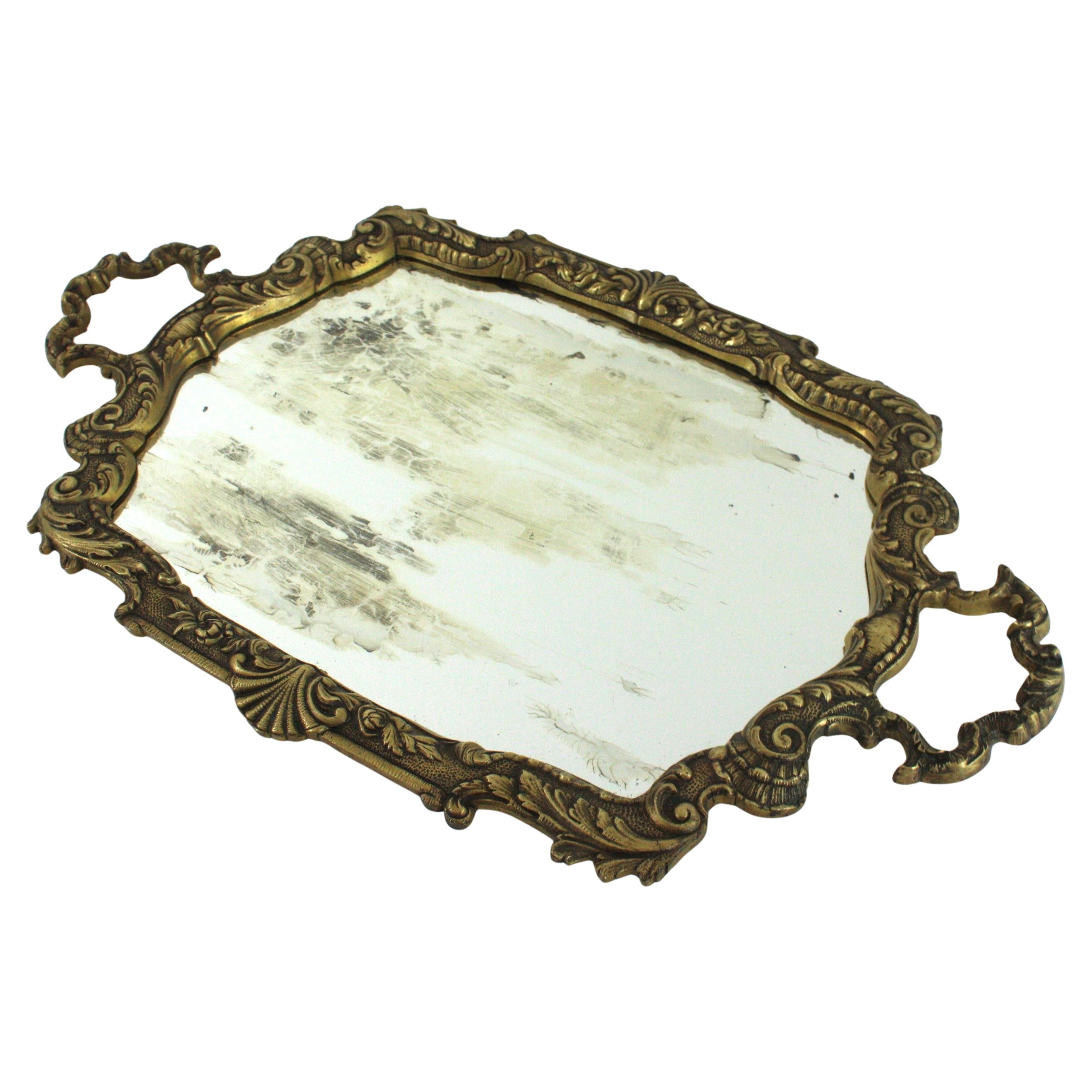 Spanish Neoclassical Bronze & Mirror Serving Tray, Foliage Floral Design In Good Condition For Sale In Barcelona, ES