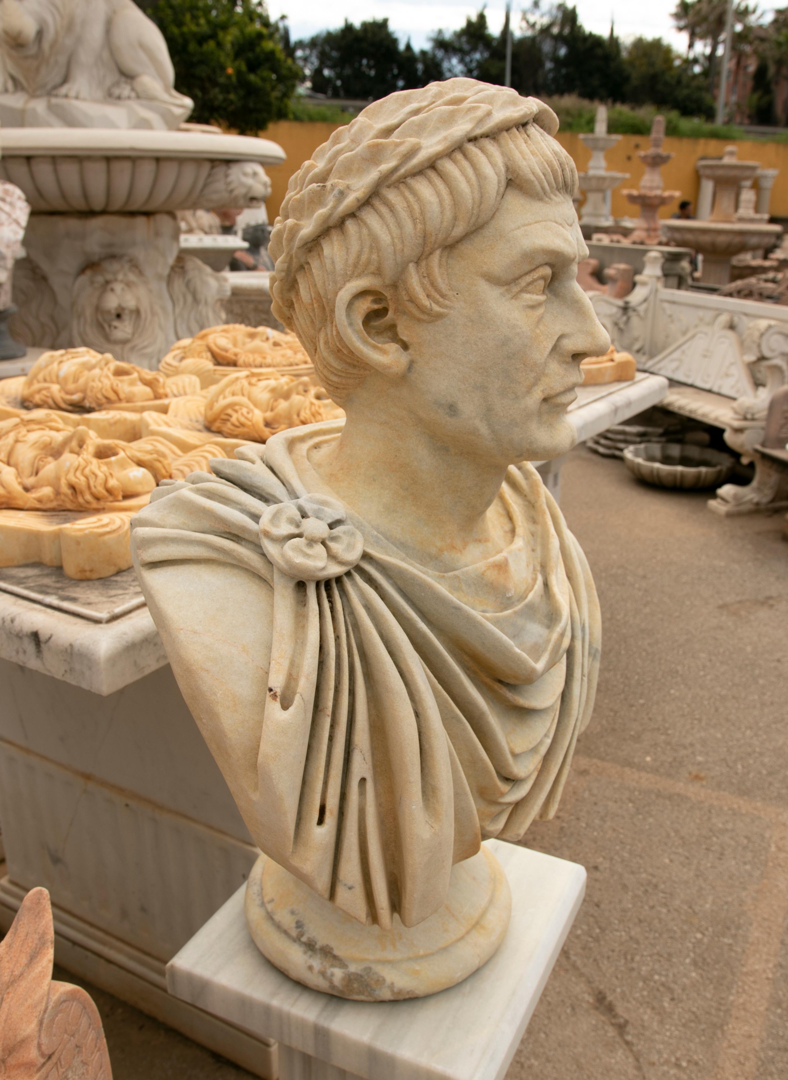 Spanish Neoclassical Style Hand Carved Aged White Marble Bust of Juiious Caesar in vendita 3
