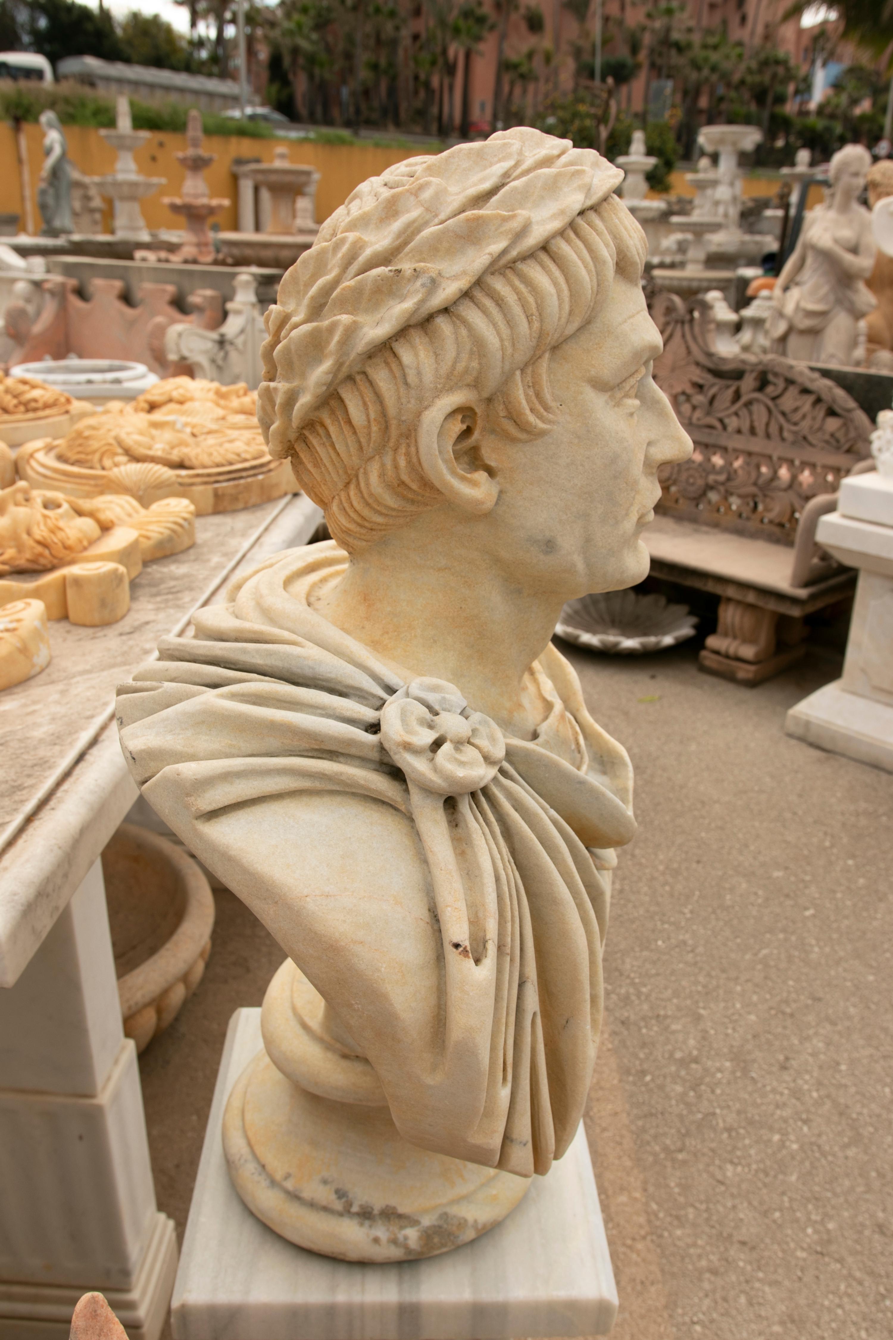 Spanish Neoclassical Style Hand Carved Aged White Marble Bust of Juiious Caesar in vendita 4
