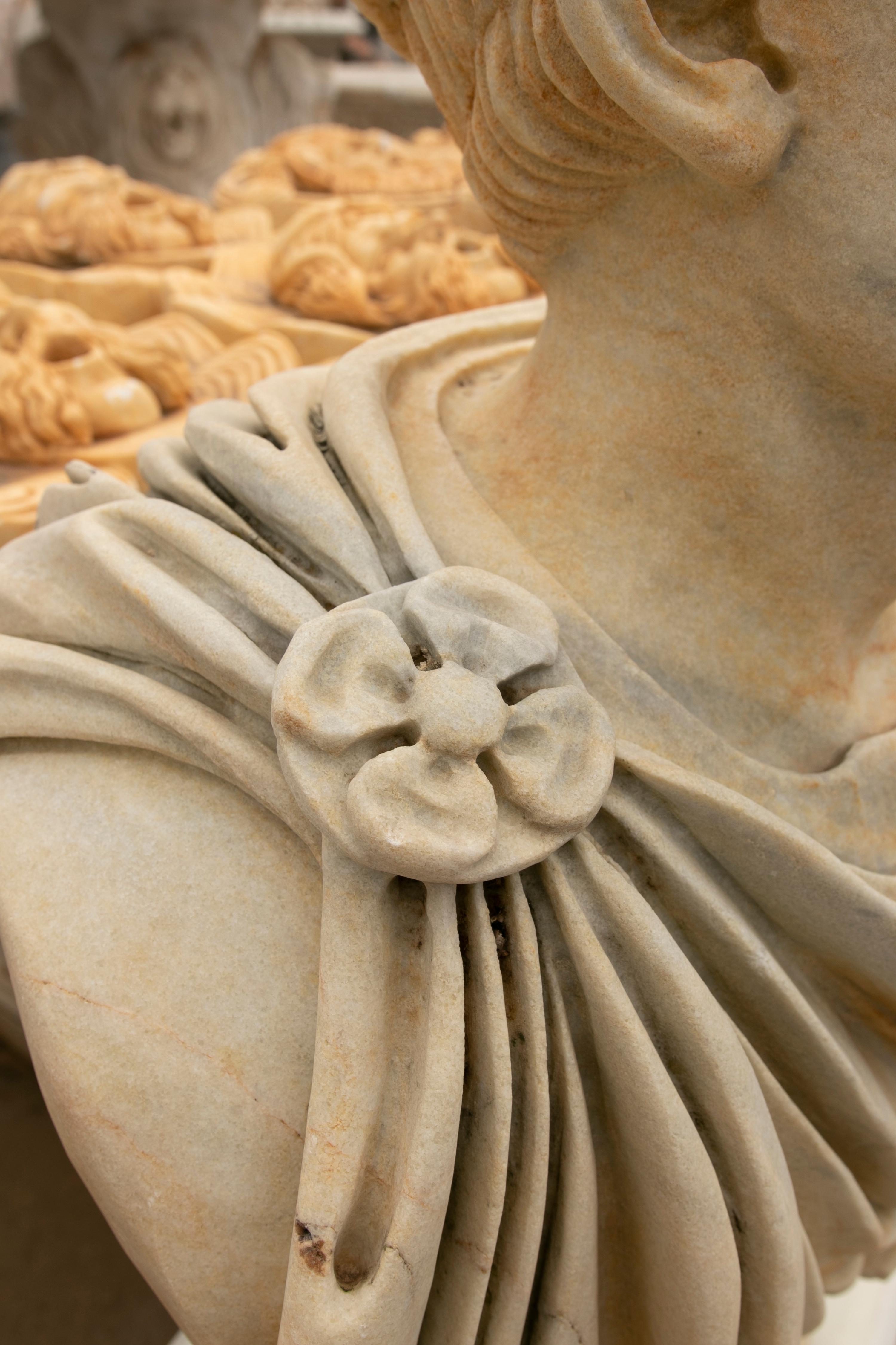 Spanish Neoclassical Style Hand Carved Aged White Marble Bust of Juiious Caesar in vendita 5