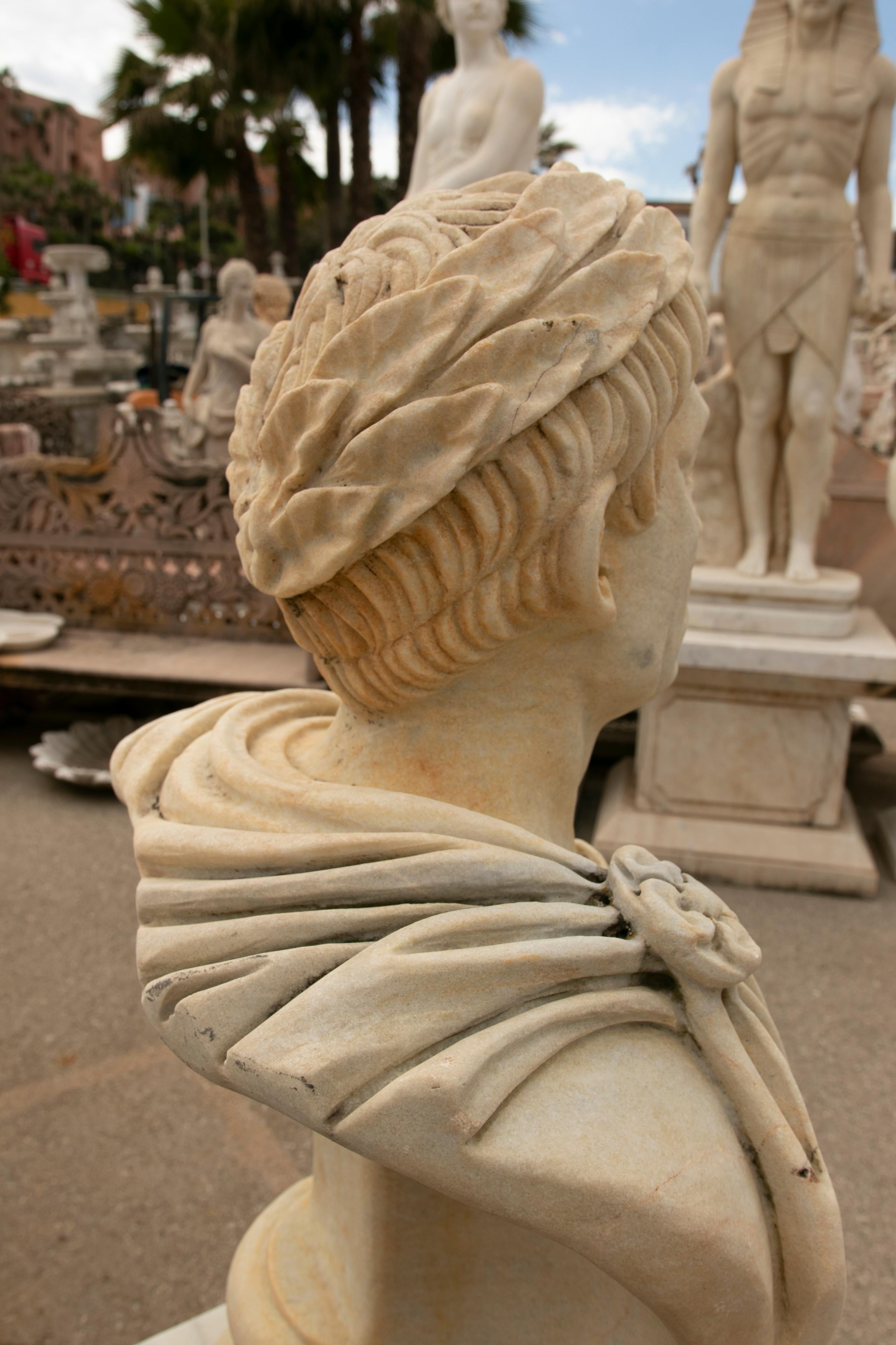 Spanish Neoclassical Style Hand Carved Aged White Marble Bust of Juiious Caesar in vendita 9