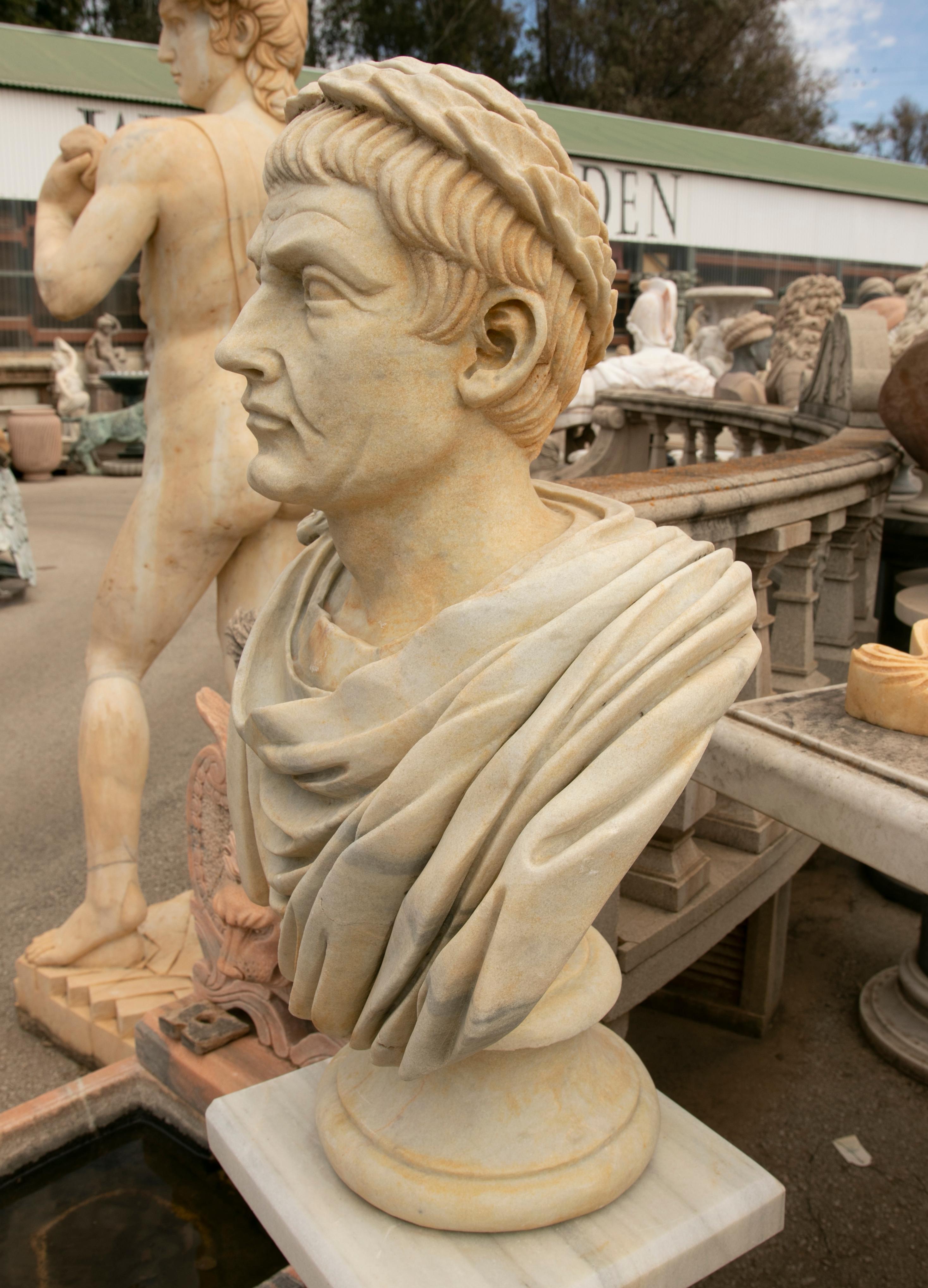 Intagliato a mano Spanish Neoclassical Style Hand Carved Aged White Marble Bust of Juiious Caesar in vendita
