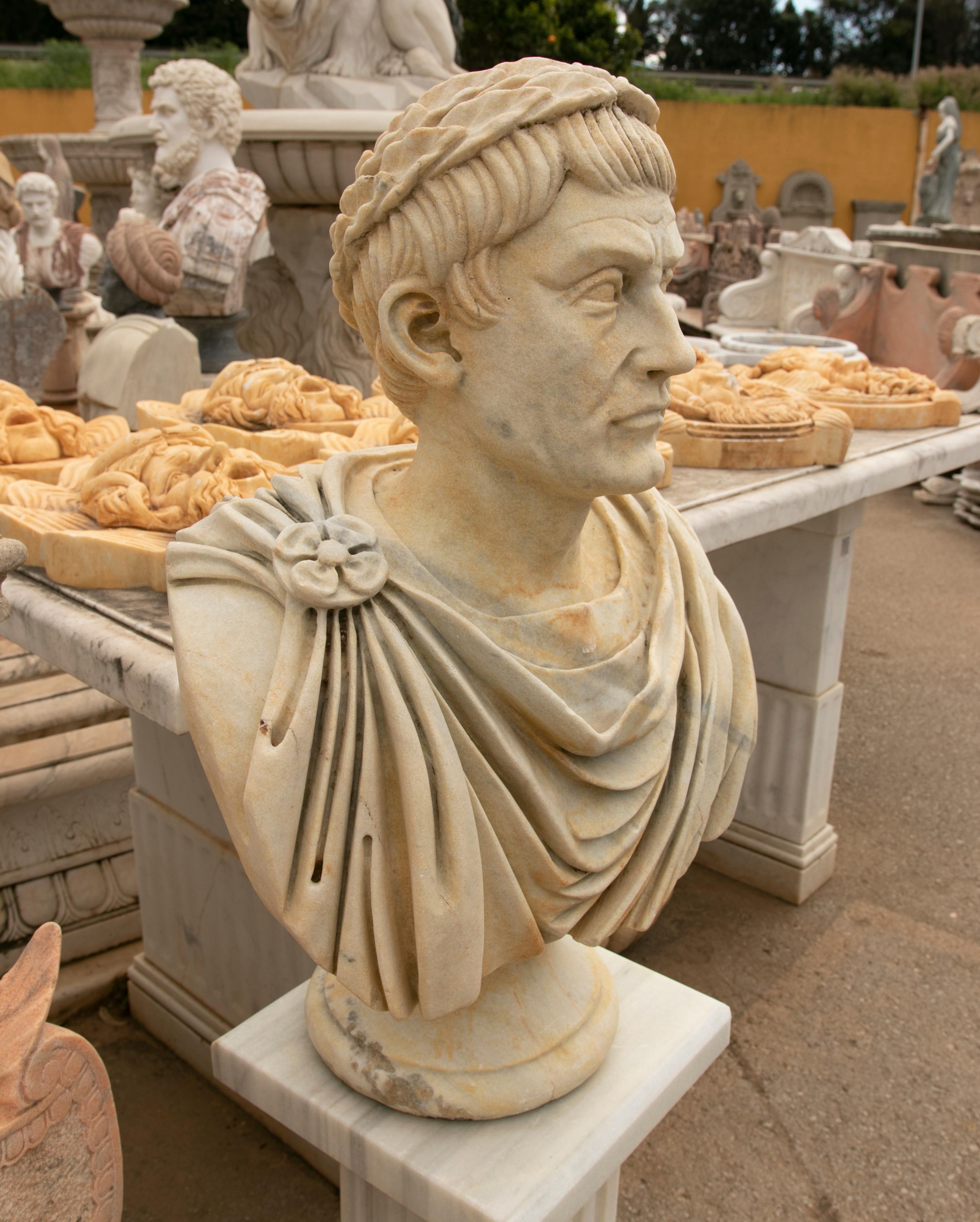 Spanish Neoclassical Style Hand Carved Aged White Marble Bust of Juiious Caesar in vendita 2
