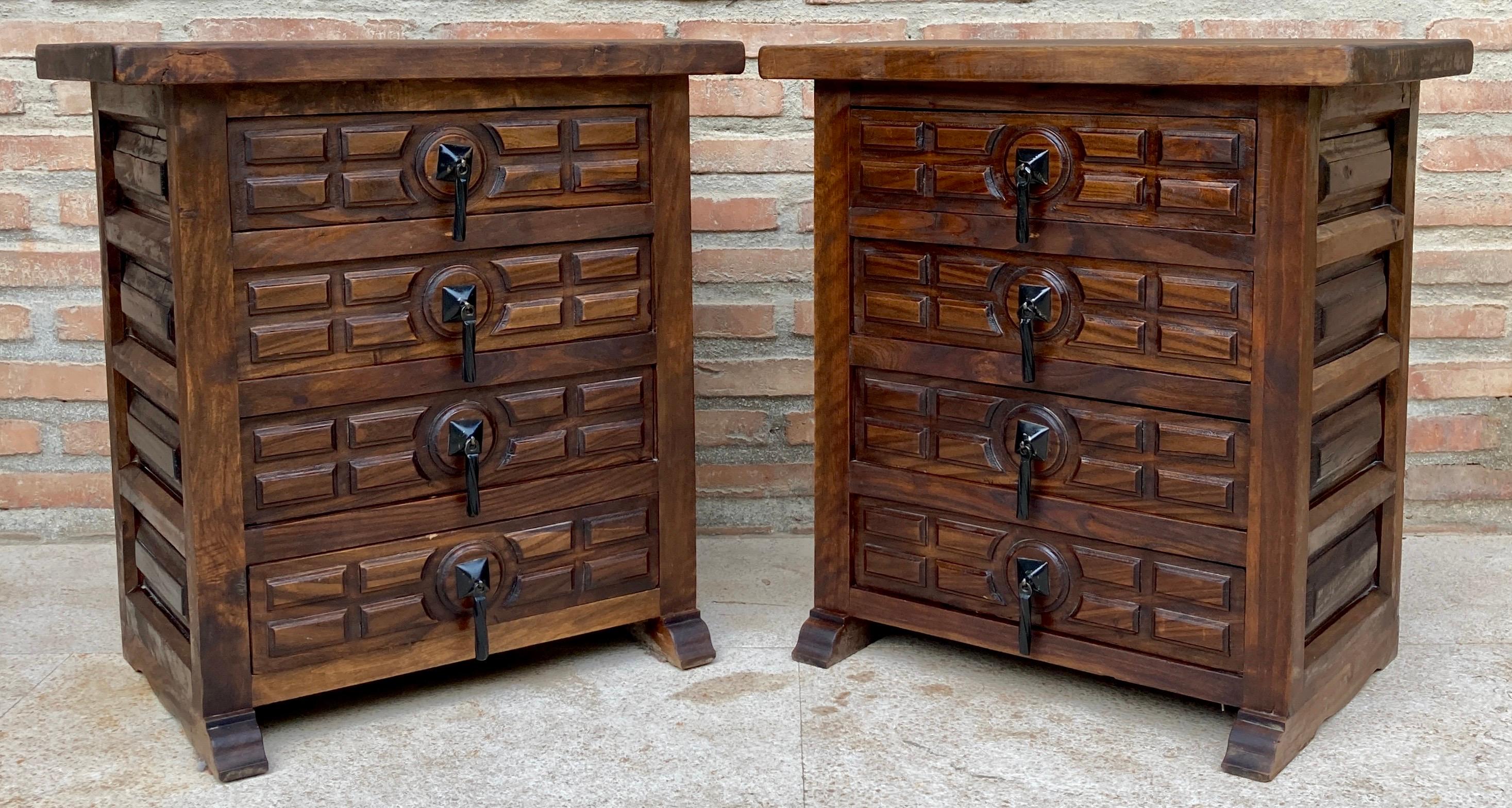 Pair of 20th century Spanish bedside tables with four drawers and fittings.
Beautiful tables that can be used as bedside tables or side tables, side tables... or table lamp.
design time from 1950 to 1959
production period 1950 to 1959
Style
