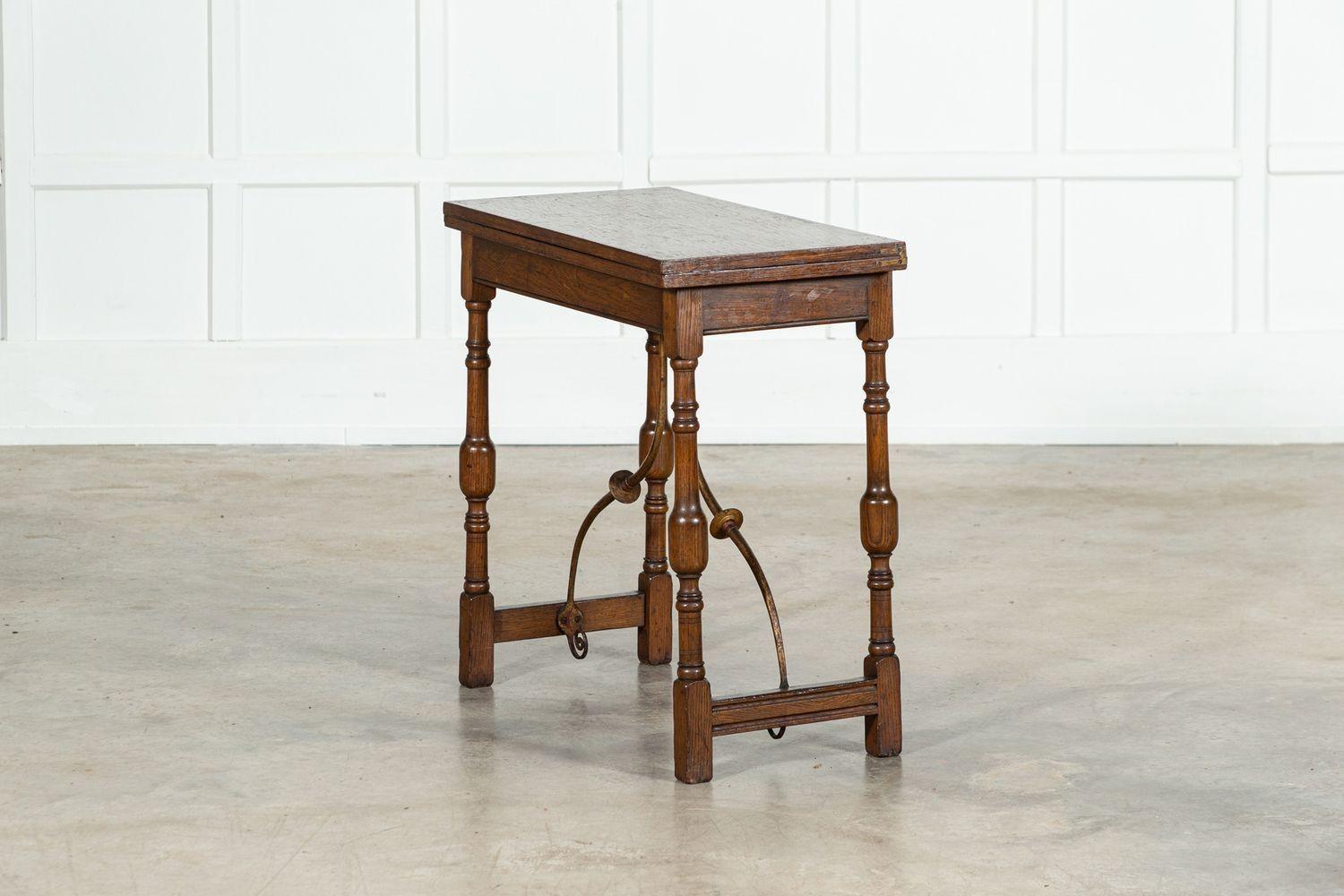 20ième siècle Table de salle à cartes en Oak Oak en vente