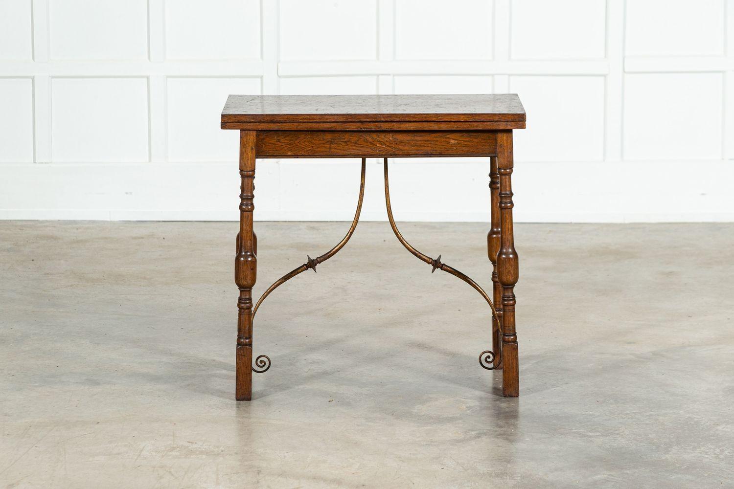 Table de salle à cartes en Oak Oak en vente 4