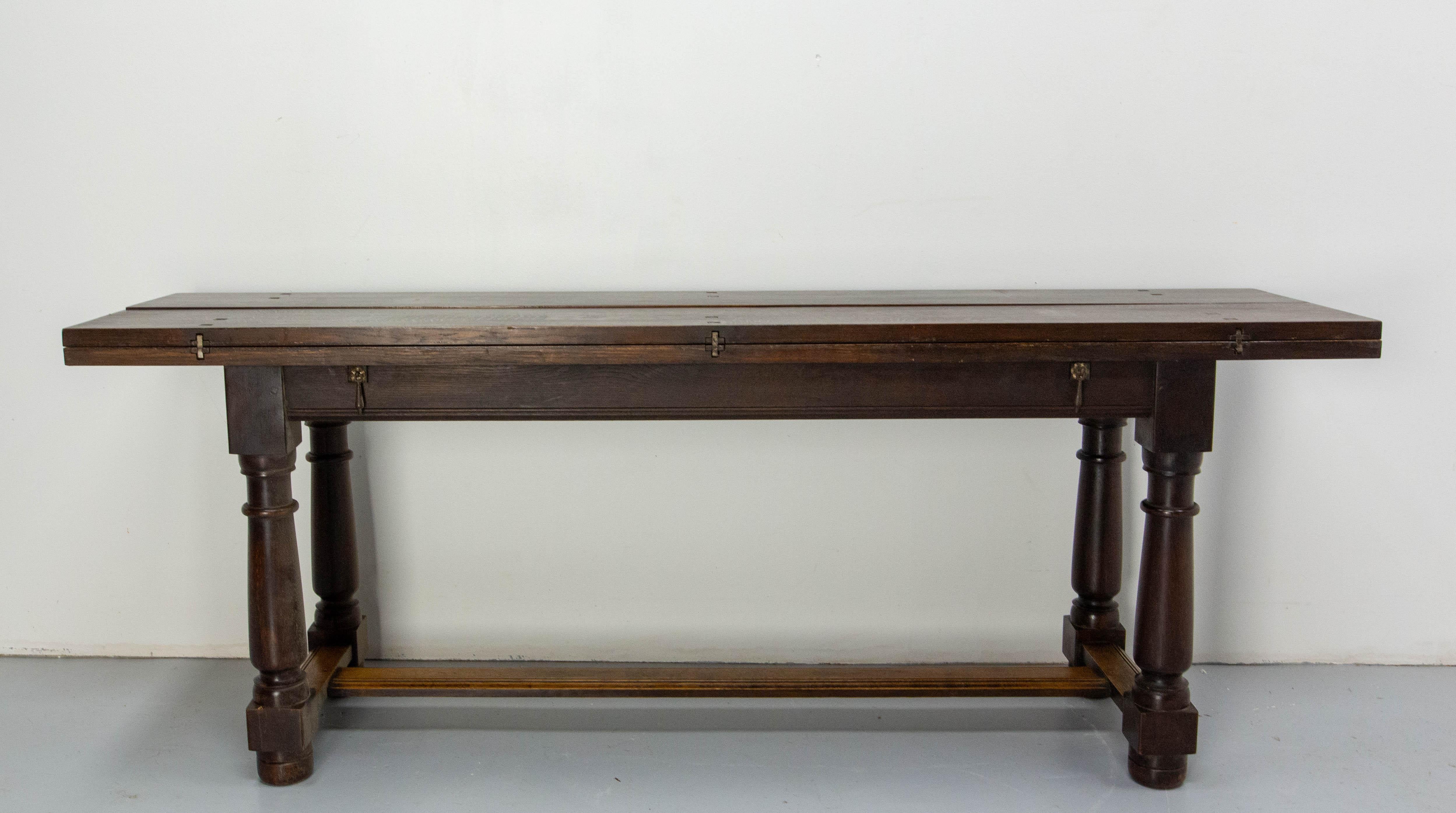 Spanish Oak Dining Table Foldable Lengthwise Console Table, circa 1960 In Good Condition For Sale In Labrit, Landes