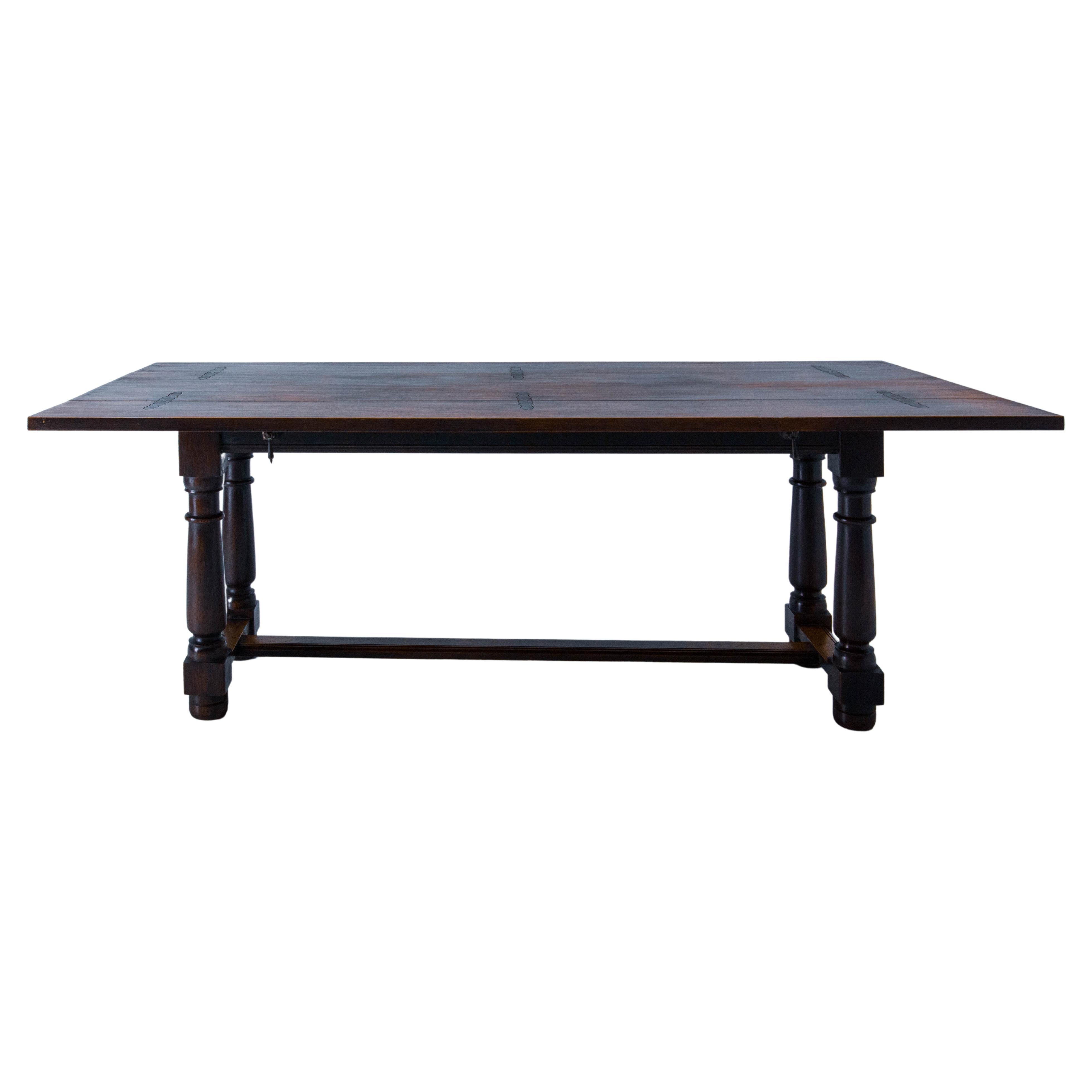 Spanish dining table
Oak and wrought iron
The foldable lengthwise allows the transformation into a console table
Good vintage condition, with minor signs of wear, use and age which make all its character.

Shipping:
L200 P50 H72.5 68 Kg.

  