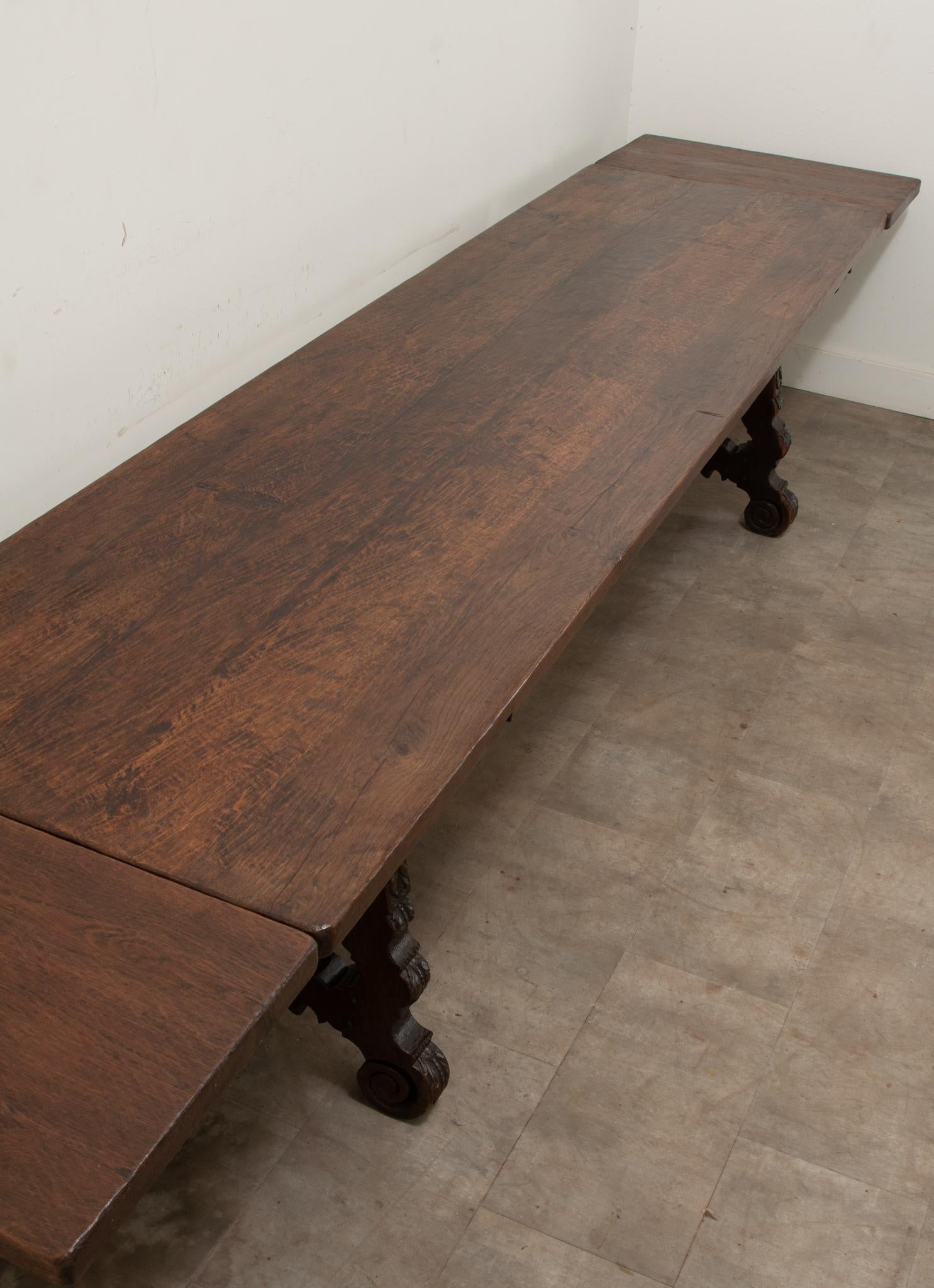 Spanish Oak Extending Dining Table In Good Condition For Sale In Baton Rouge, LA
