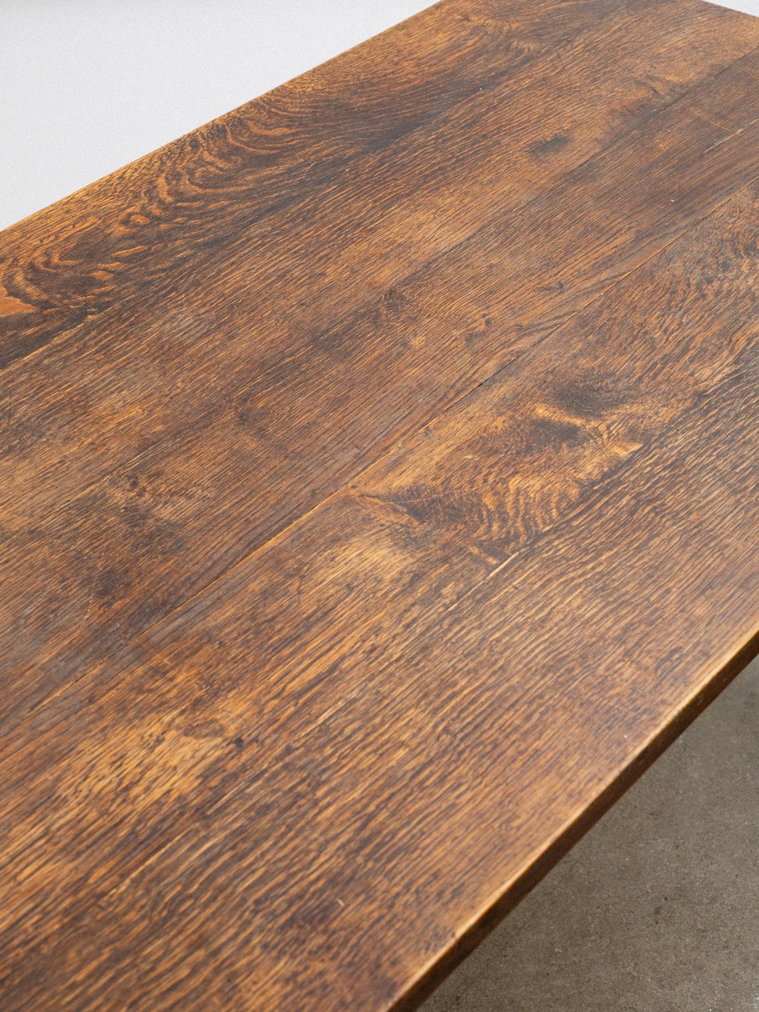 Table de salle à manger à tréteaux en Oak Oak avec chandeliers en fer en vente 2
