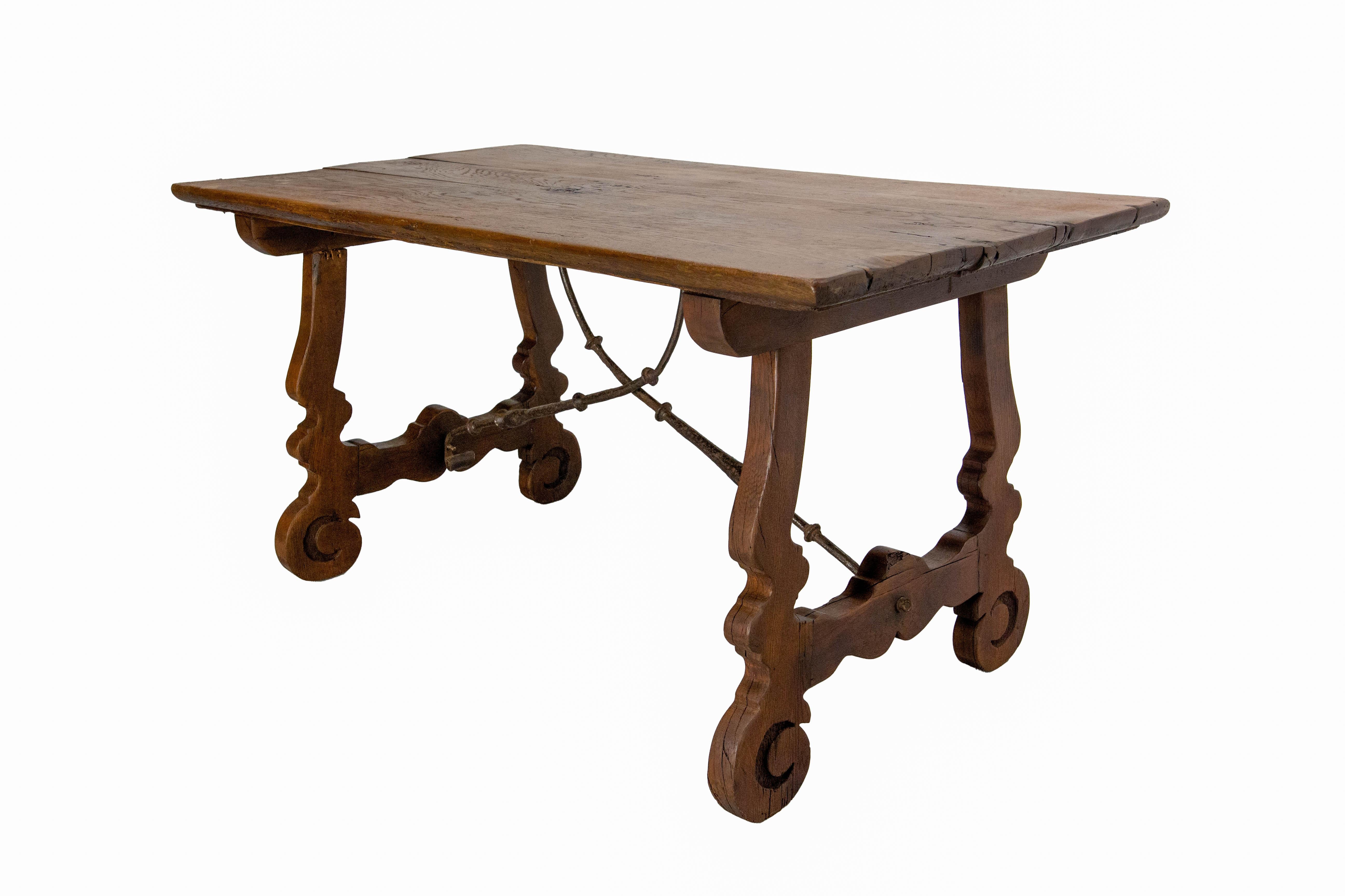 Table de salle à manger en chêne espagnol et fer forgé Fin du 19e siècle Bon état - En vente à Labrit, Landes