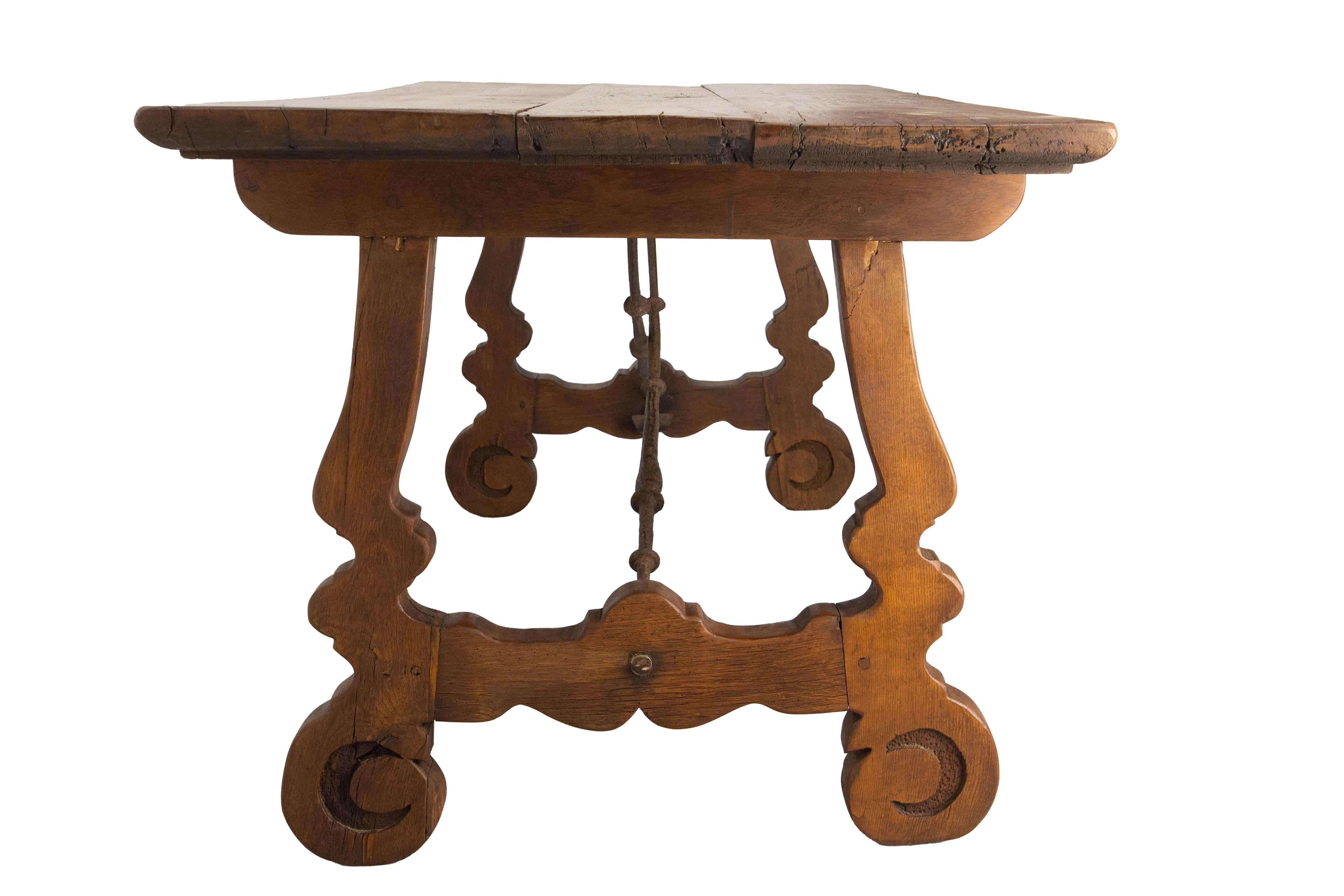 20ième siècle Table de salle à manger en chêne espagnol et fer forgé Fin du 19e siècle en vente