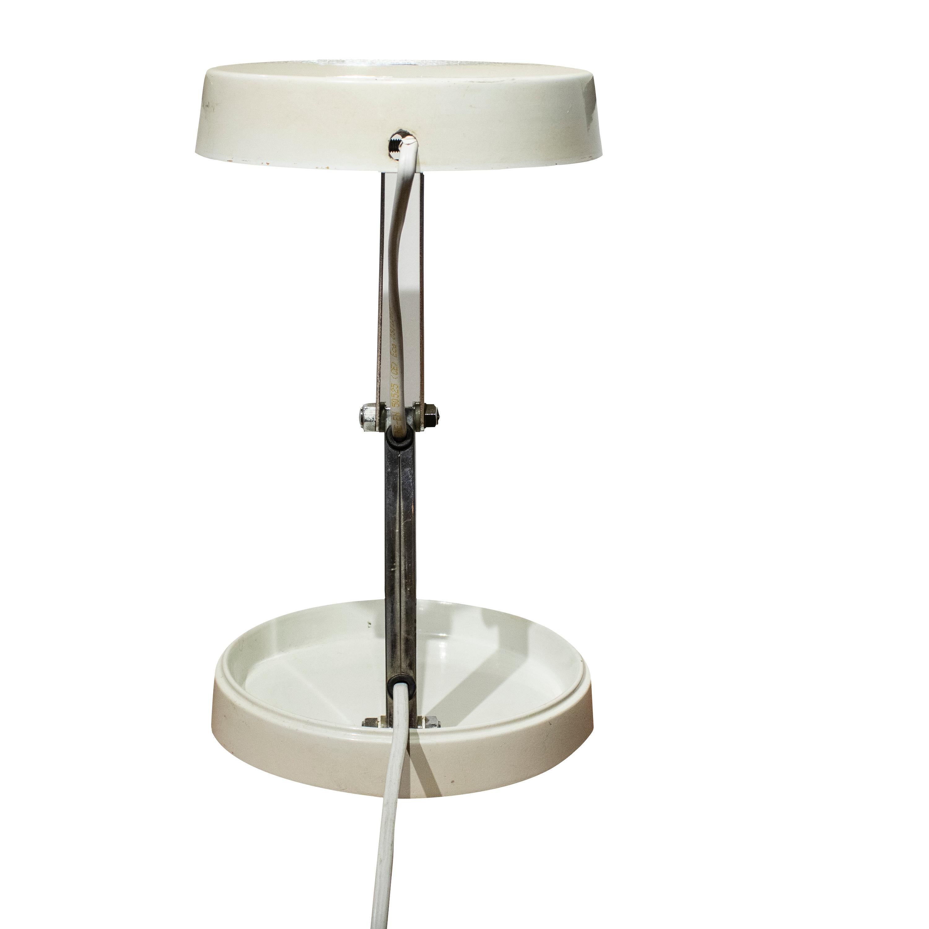 Mid-Century Modern Spanish Off-White Short Model Table Lamp By Enrique Aparicio For G.E.I. , 1960. For Sale