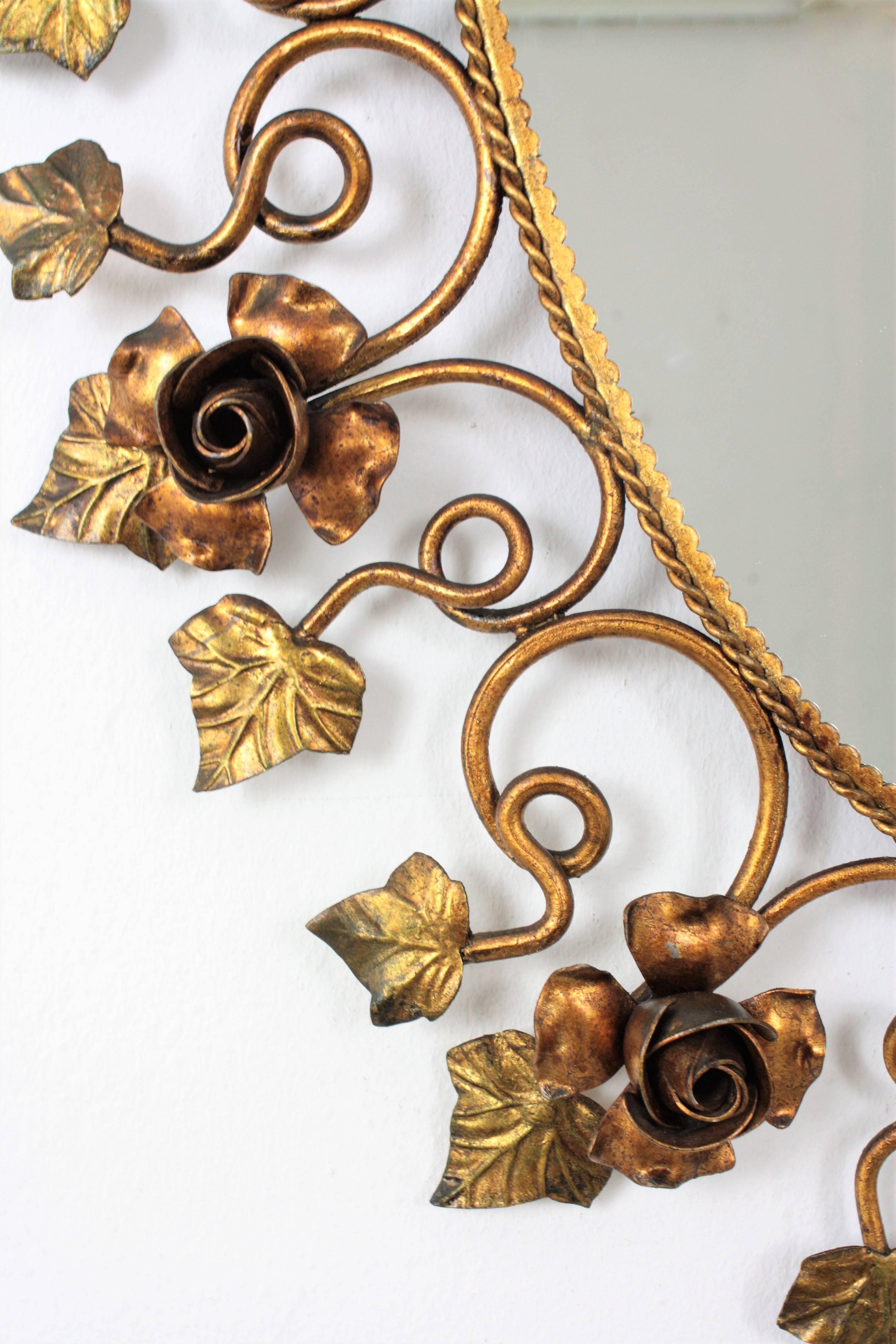 Spanischer ovaler Blumenspiegel aus vergoldetem Metall im Hollywood-Regency-Stil im Angebot 2