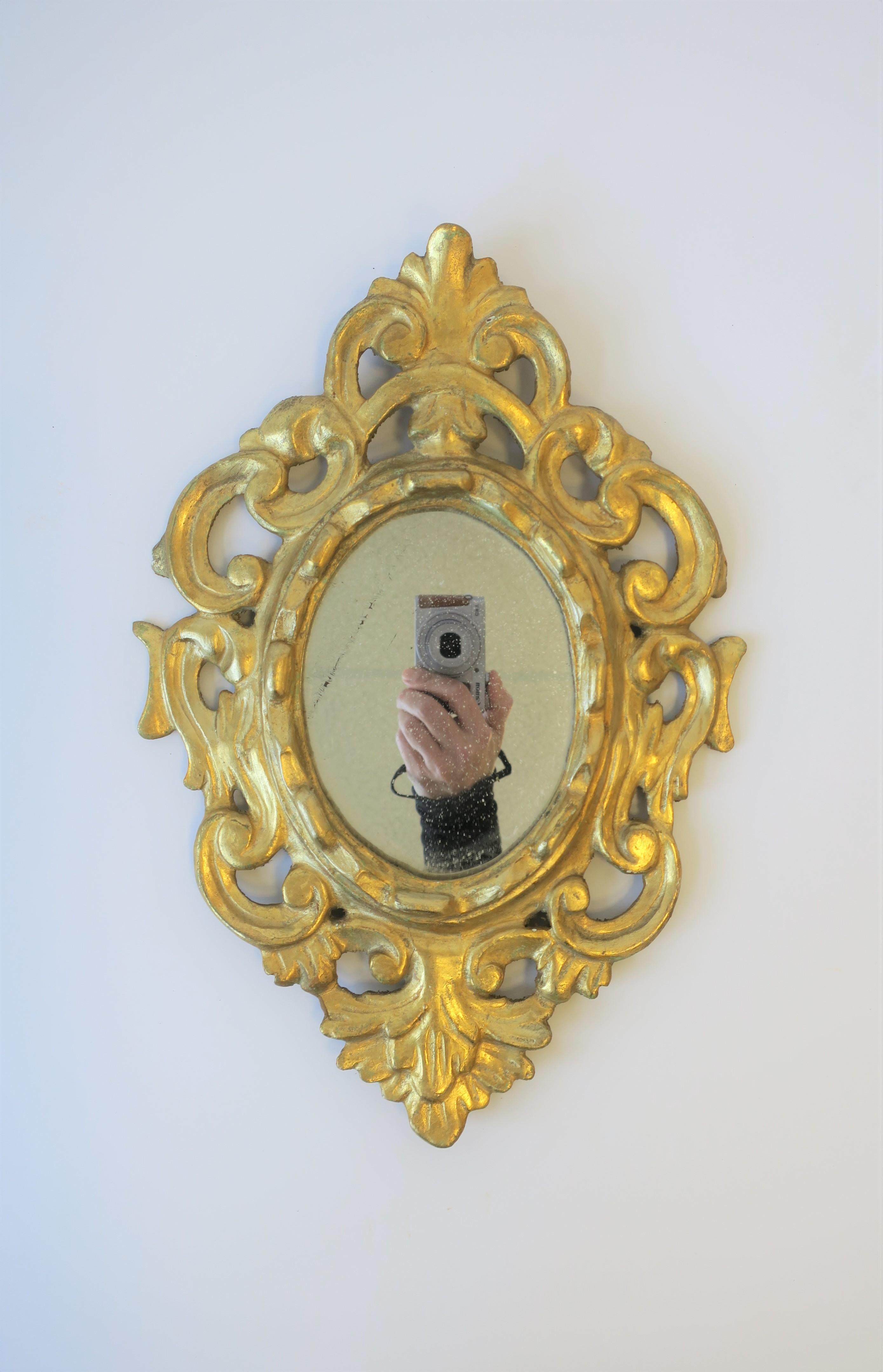 Spanish Oval Gold Giltwood Mirror In Good Condition In New York, NY