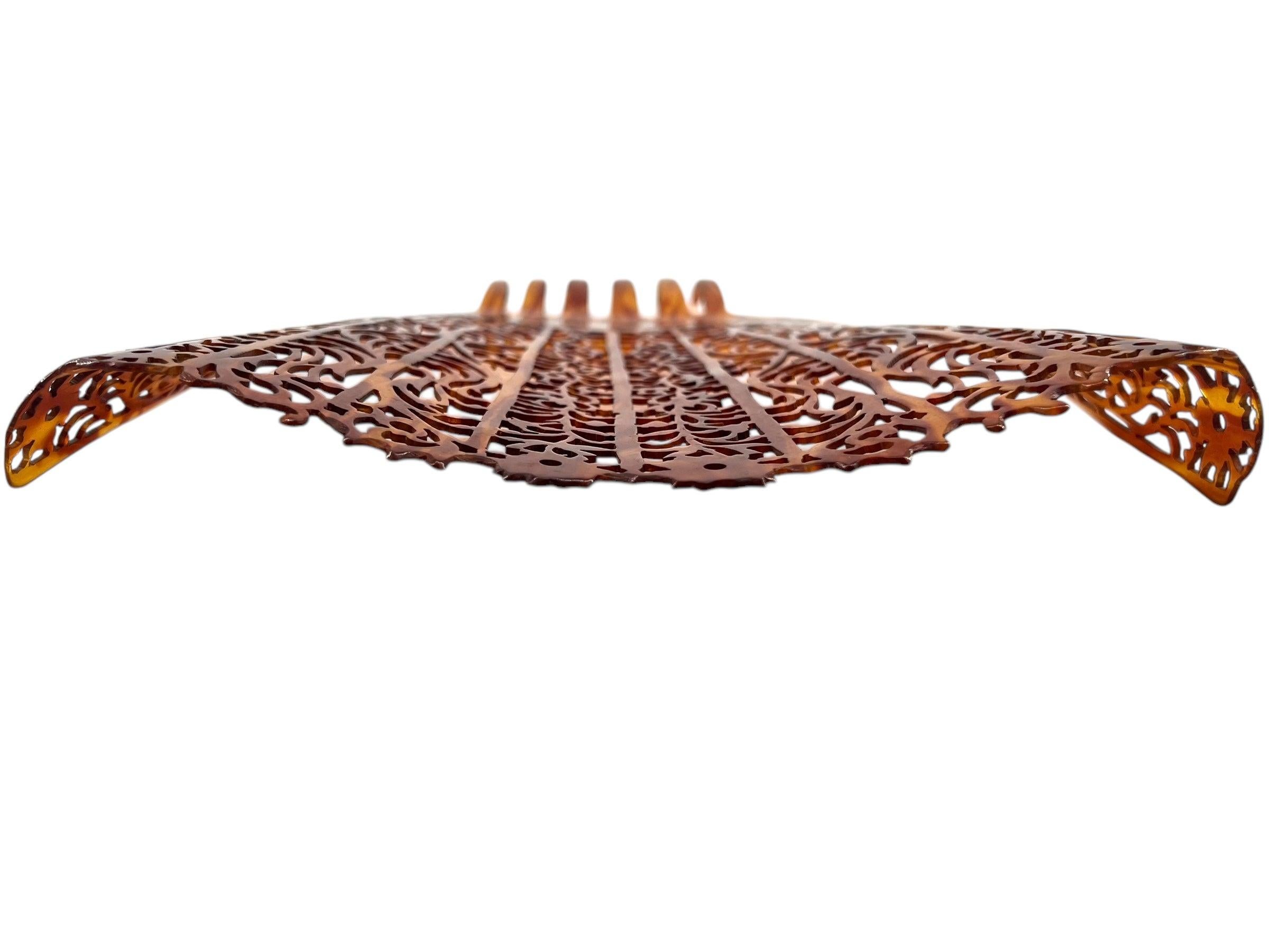 Spanish Oversized Peinata Hair Comb Faux Tortoise Shell, Carved, 1920s In Excellent Condition For Sale In Los Angeles, CA
