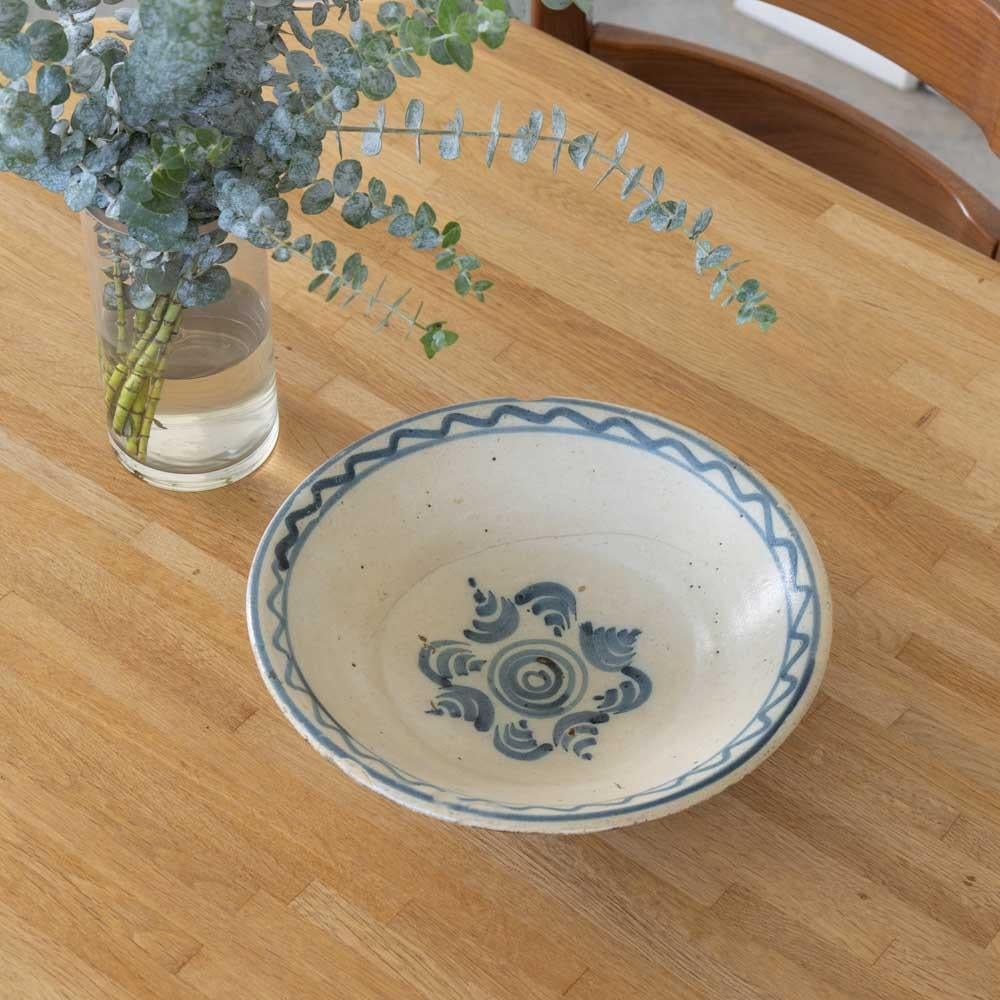 Francese Ciotola in ceramica dipinta spagnola in vendita
