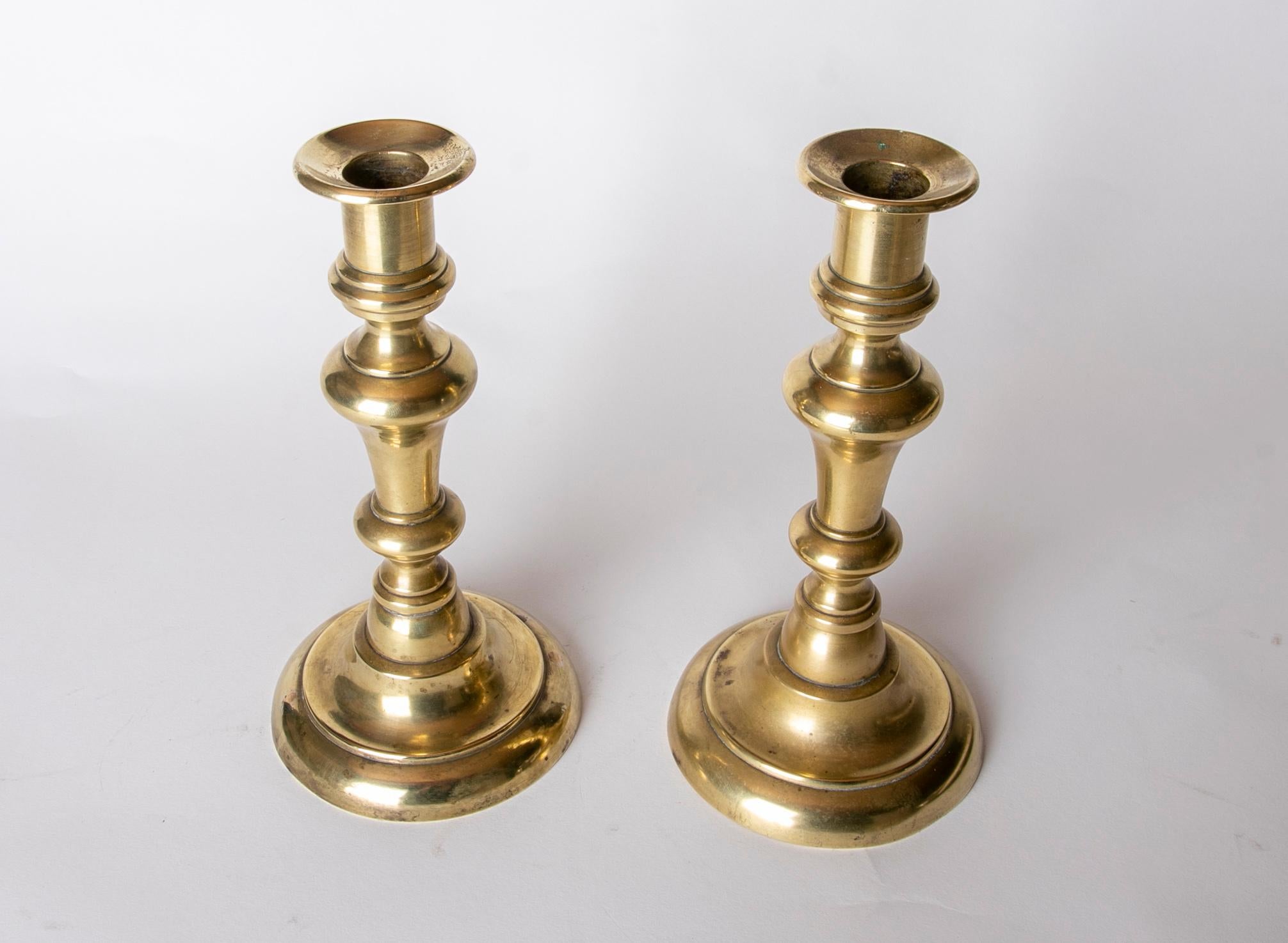 Spanish Pair of Bronze Candlesticks  In Good Condition For Sale In Marbella, ES