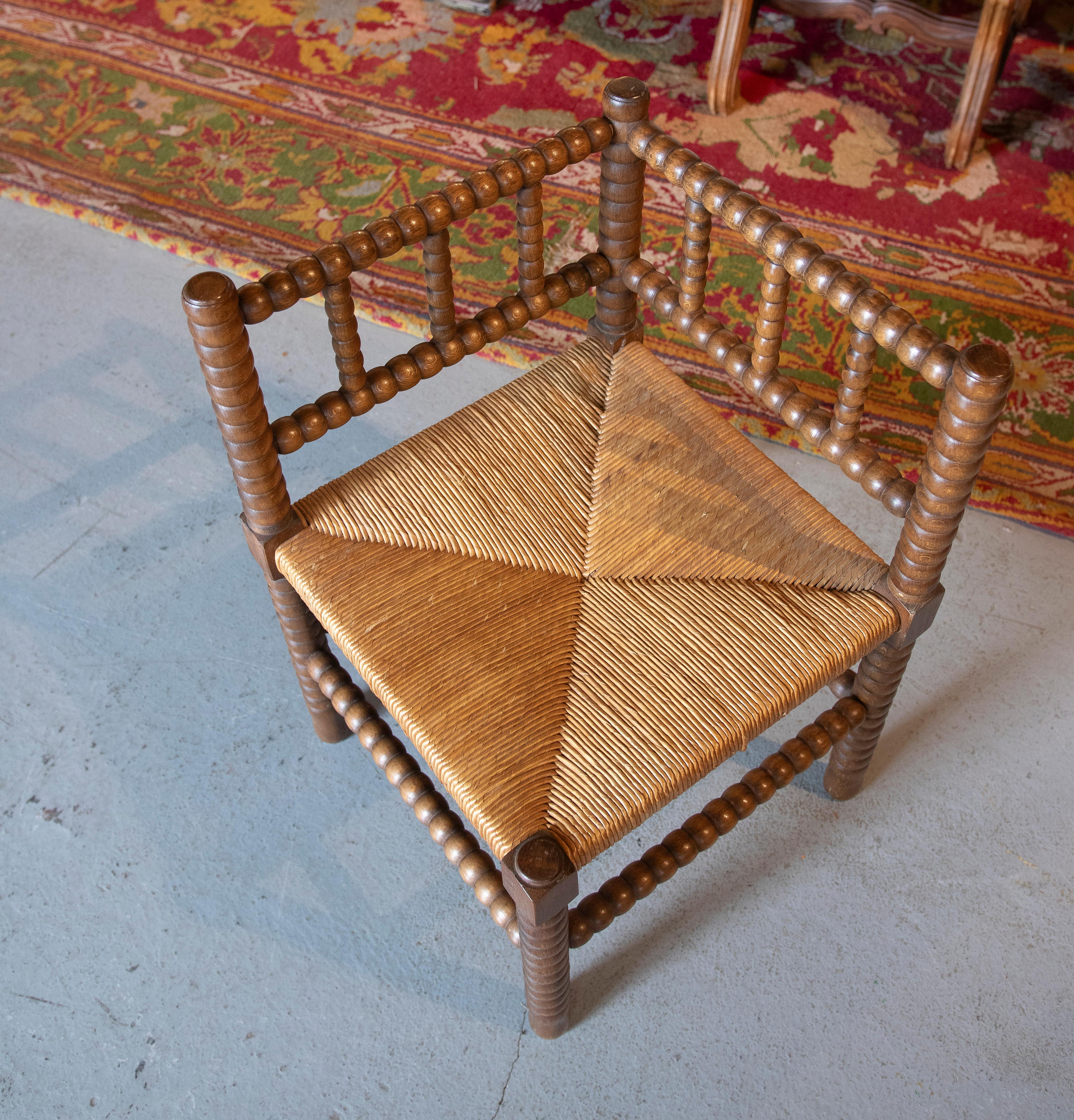 Spanish Pair of Corner Chairs in Turned Wood and Bulrush Seat 3