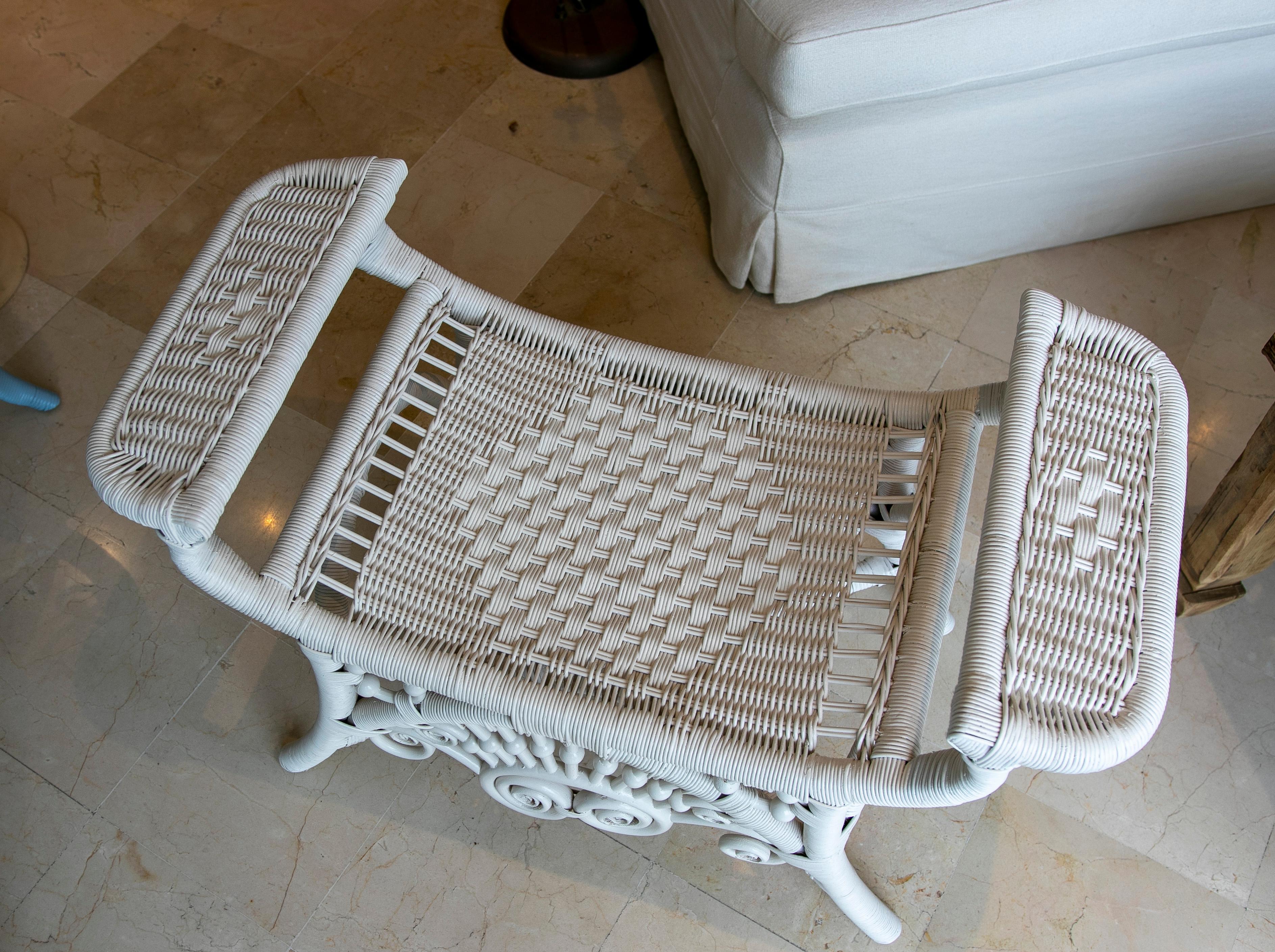 Spanish Pair of Handmade Wicker Stools Lacquered in White Colour For Sale 11