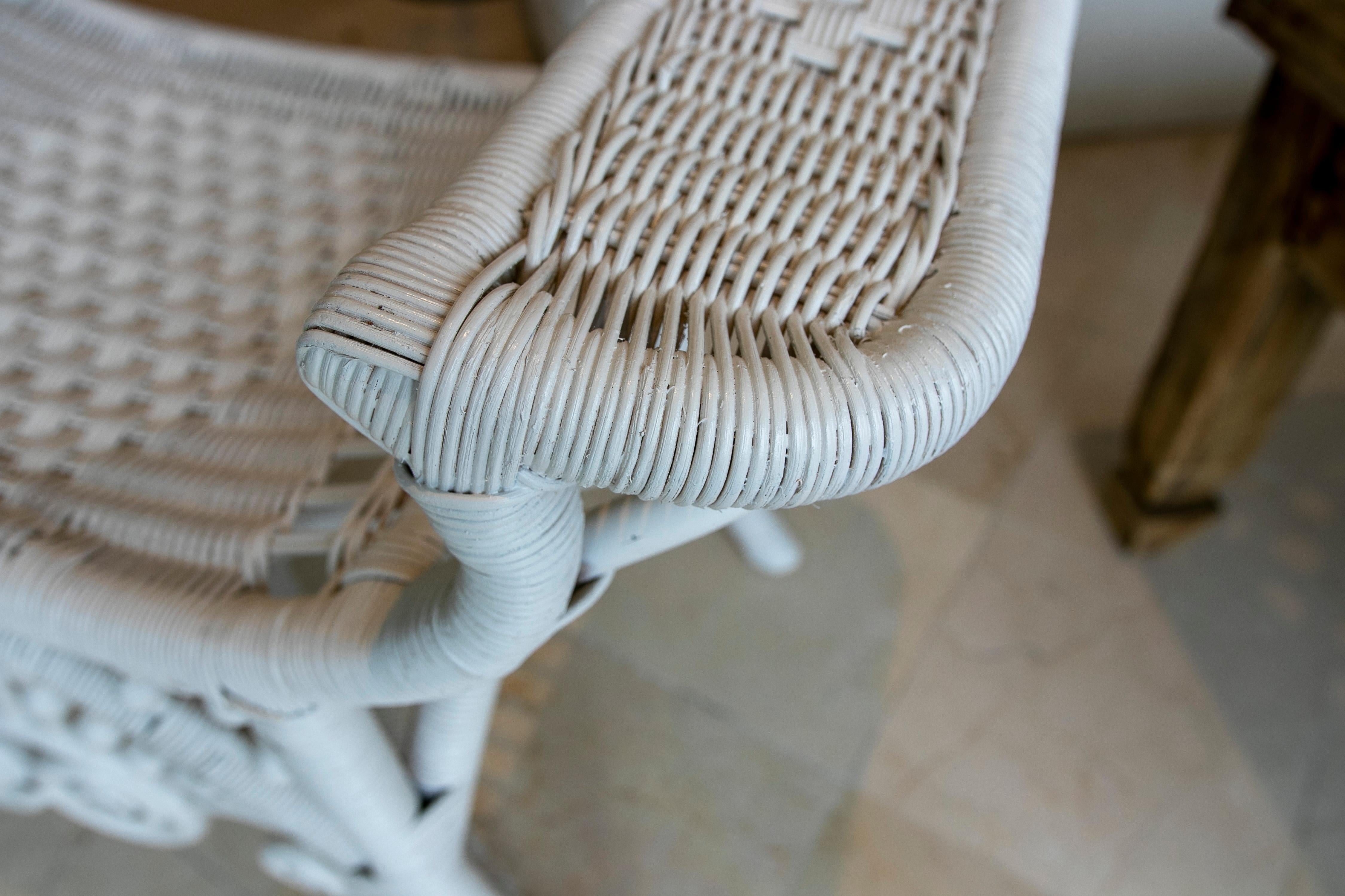 Spanish Pair of Handmade Wicker Stools Lacquered in White Colour For Sale 3
