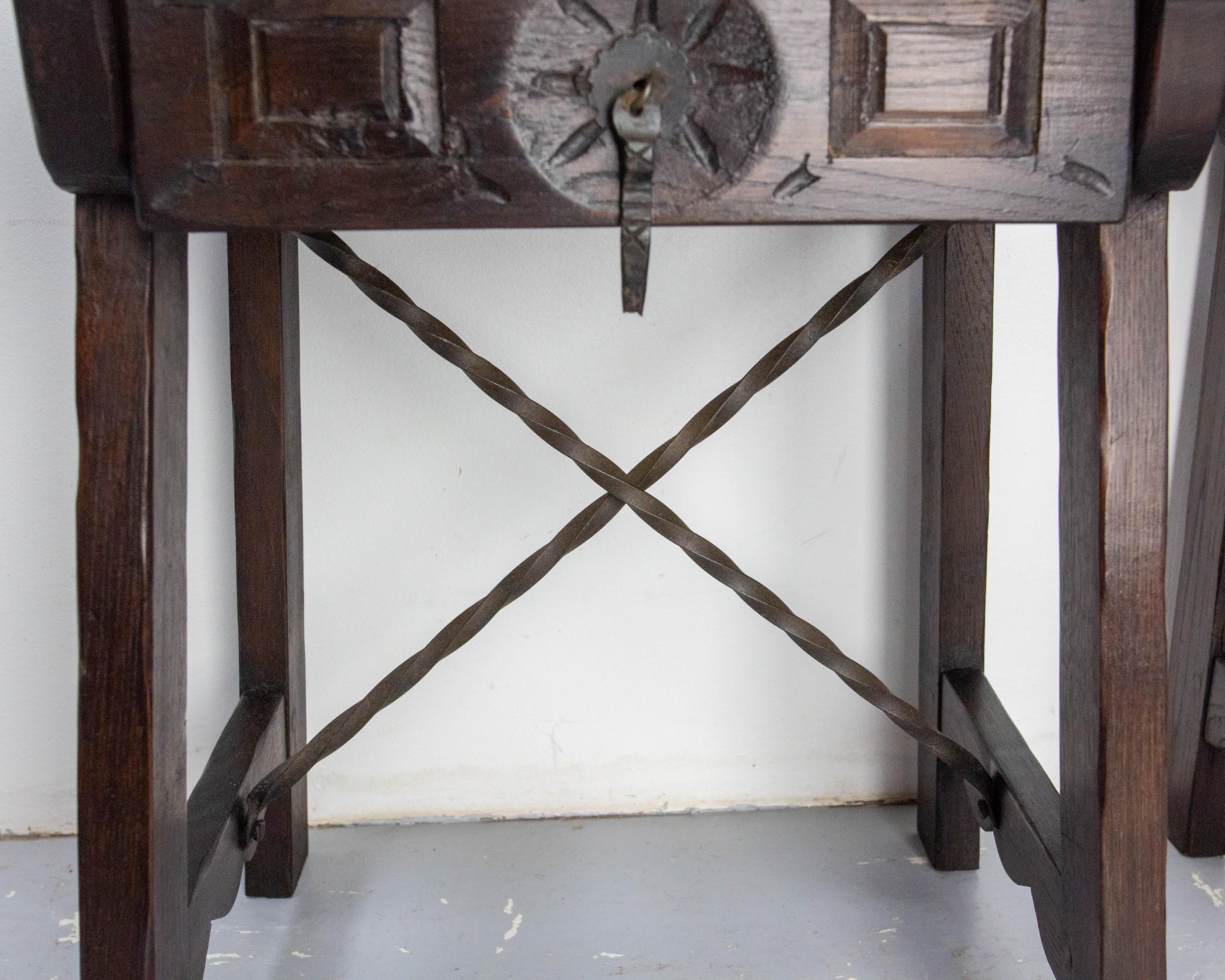 Spanish Pair of Nightstand Bedside Table Oak, Midcentury In Good Condition For Sale In Labrit, Landes