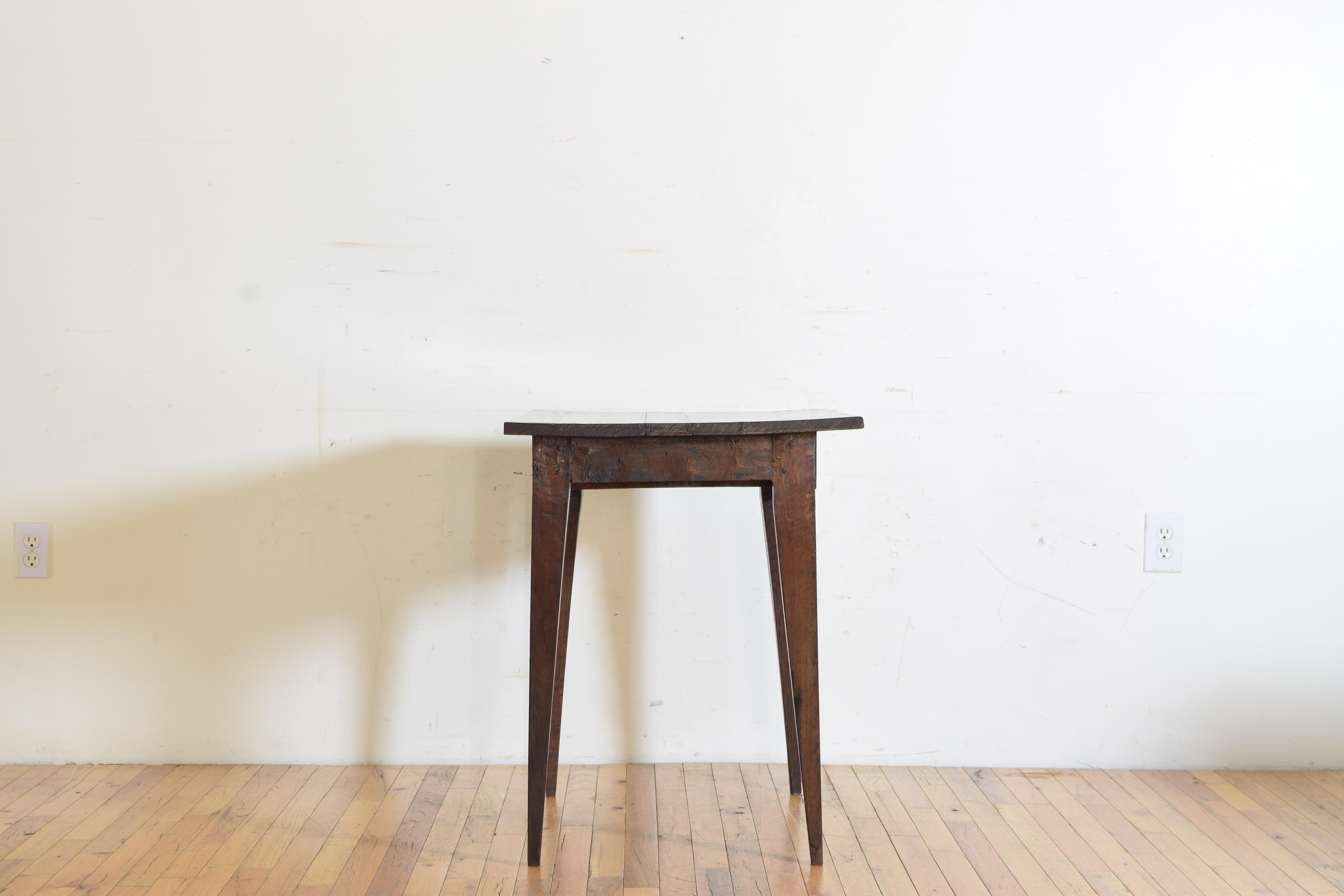 Spanish, Pamplona, Neoclassic Rustic Oak Side Table, Late 18th-Early 19th Cent. In Good Condition In Atlanta, GA