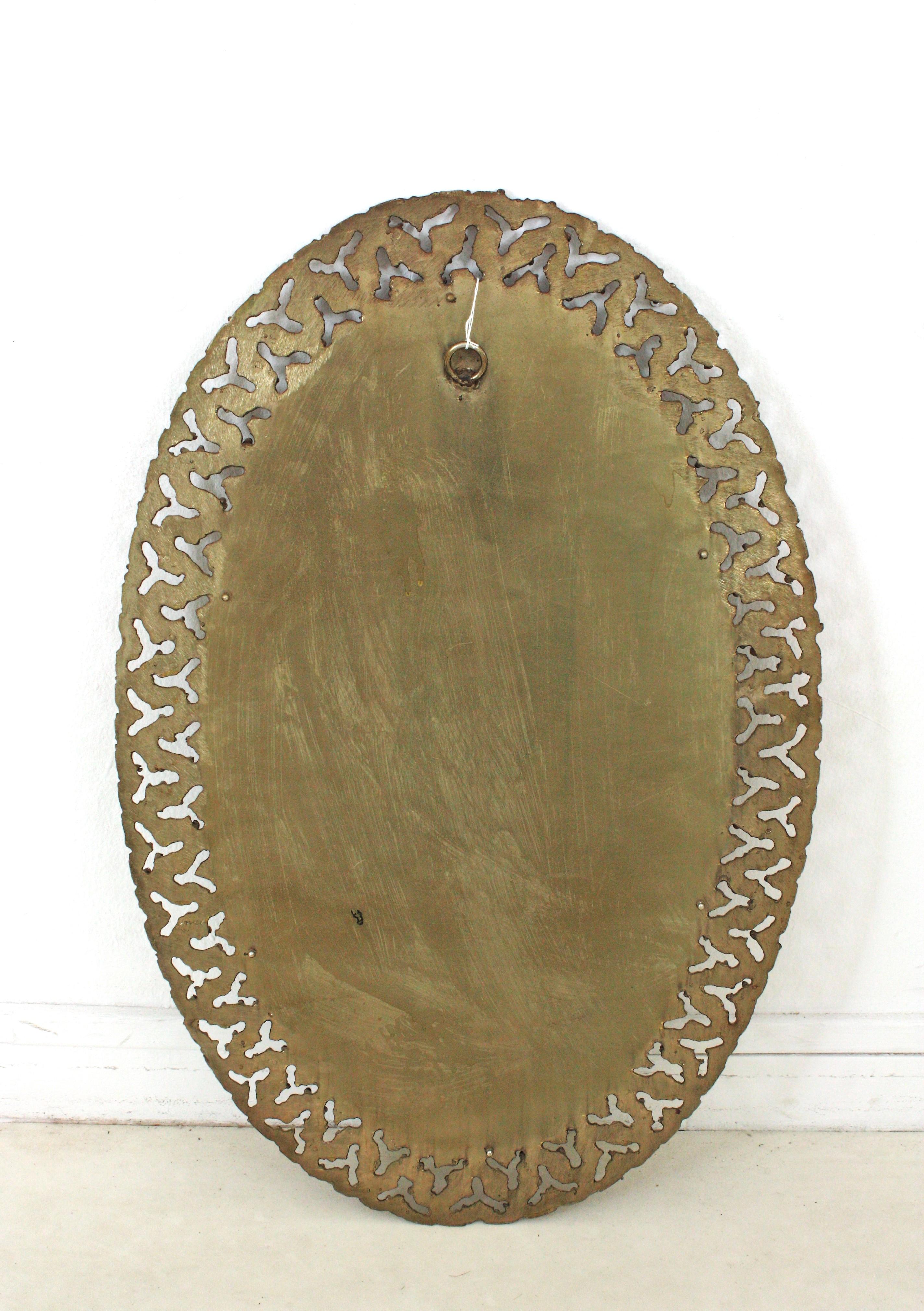 Miroir ovale perforé espagnol, fer forgé à la main, années 1950 en vente 4