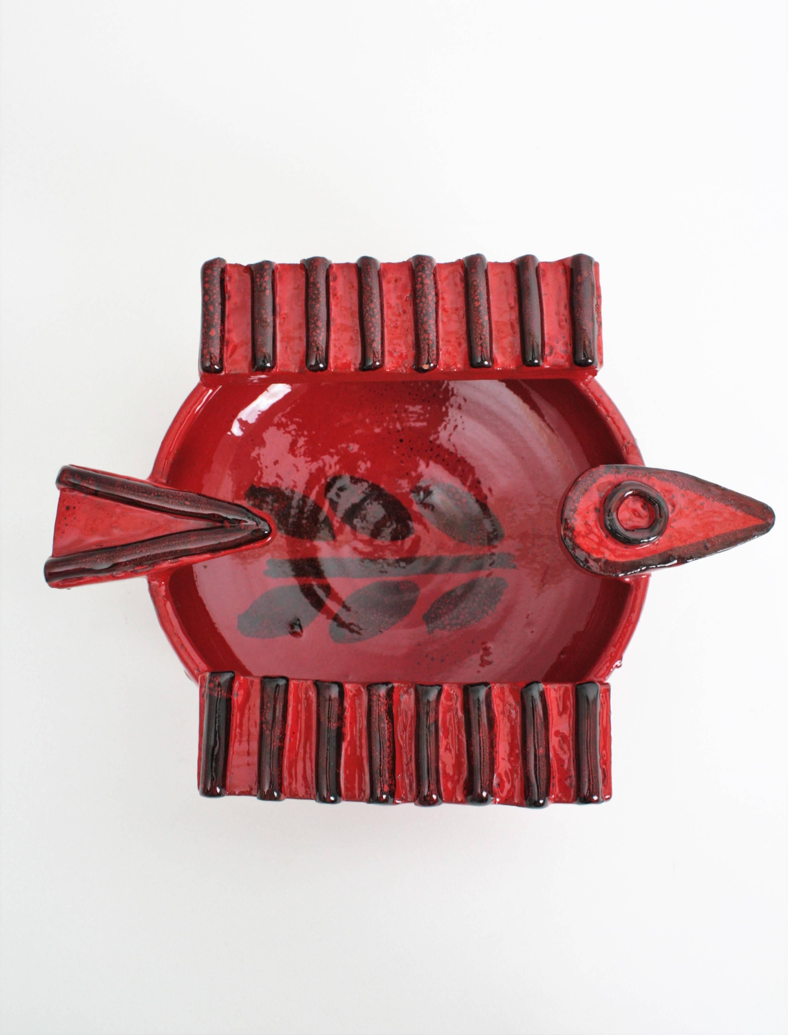 Spanish Picasso Era Red Ceramic Bird Shape Ashtray / Bowl, 1950s In Excellent Condition In Barcelona, ES