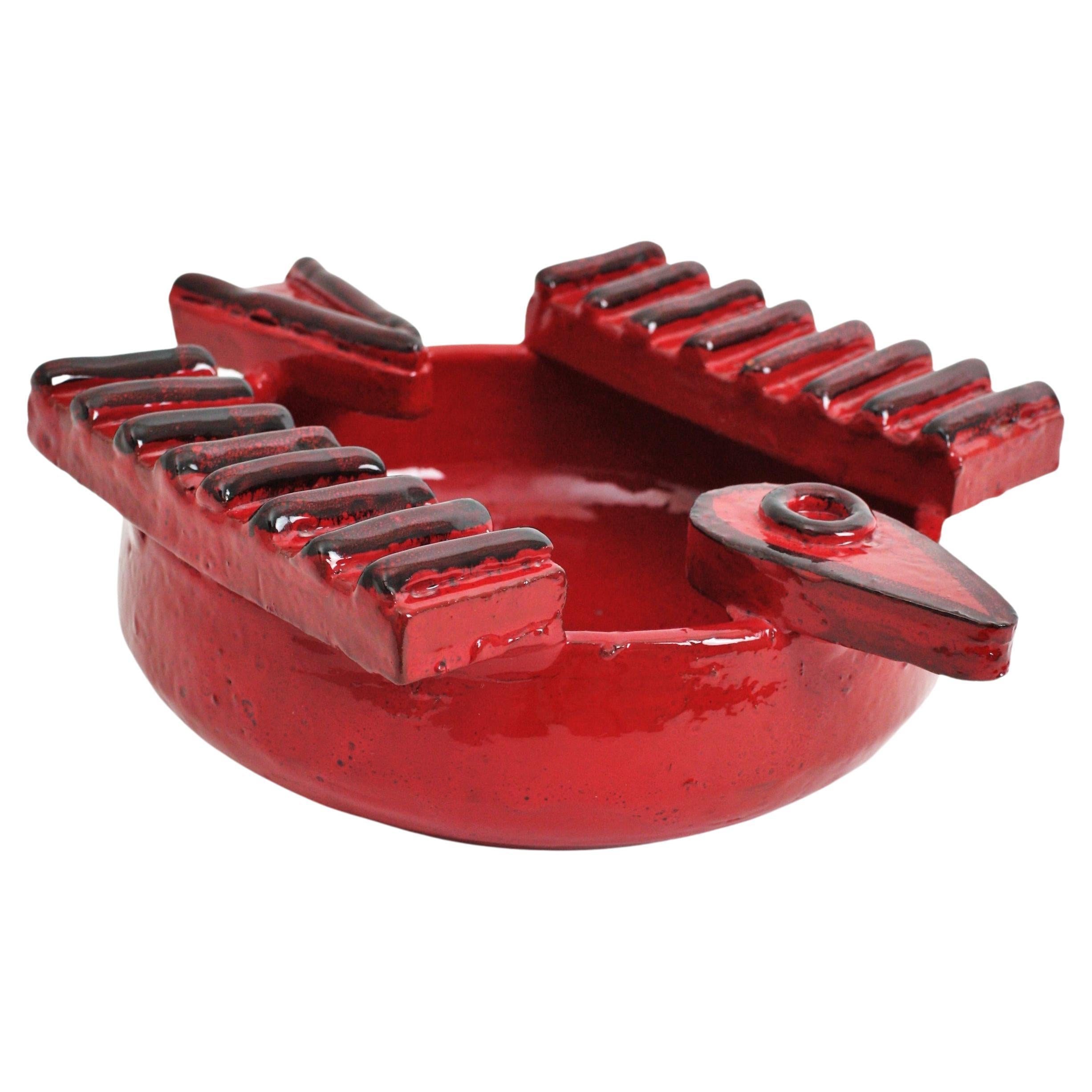 An amazing and colorful Picasso Era pottery abstract bird bowl or ashtray in an attractive red color with dark accents designed by Miguel Durán Lóriga and manufactured by Alfaraz workshop/studio.
Clay covered by a glazed ceramic finish. Marks from