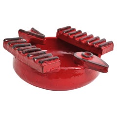 Posacenere / Ciotola a forma di uccello in ceramica rossa spagnola dell'epoca Picasso, anni '50