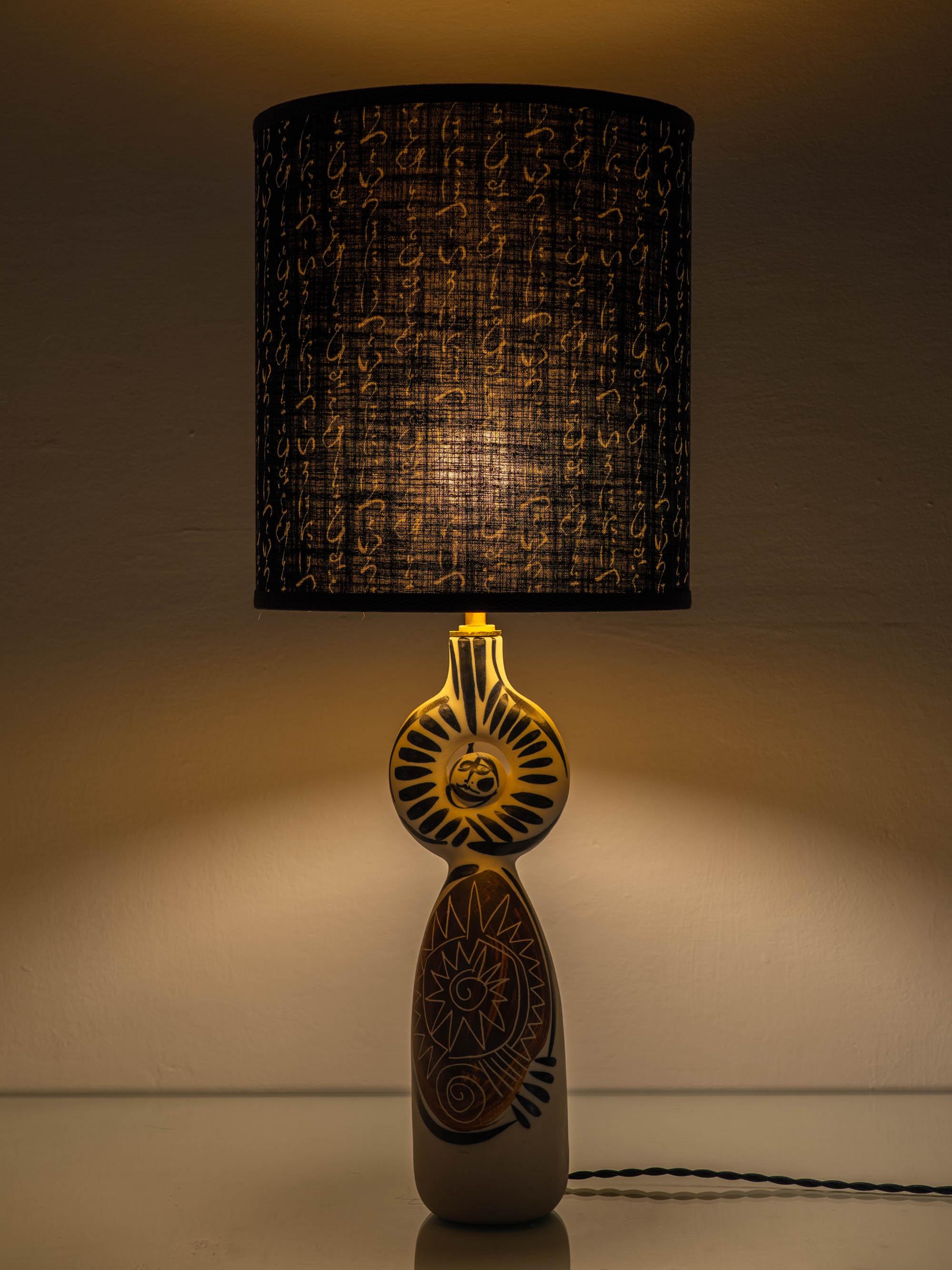 Spanish Picasso-style Otero Regal Figural Ceramic Table Lamp For Sale 3