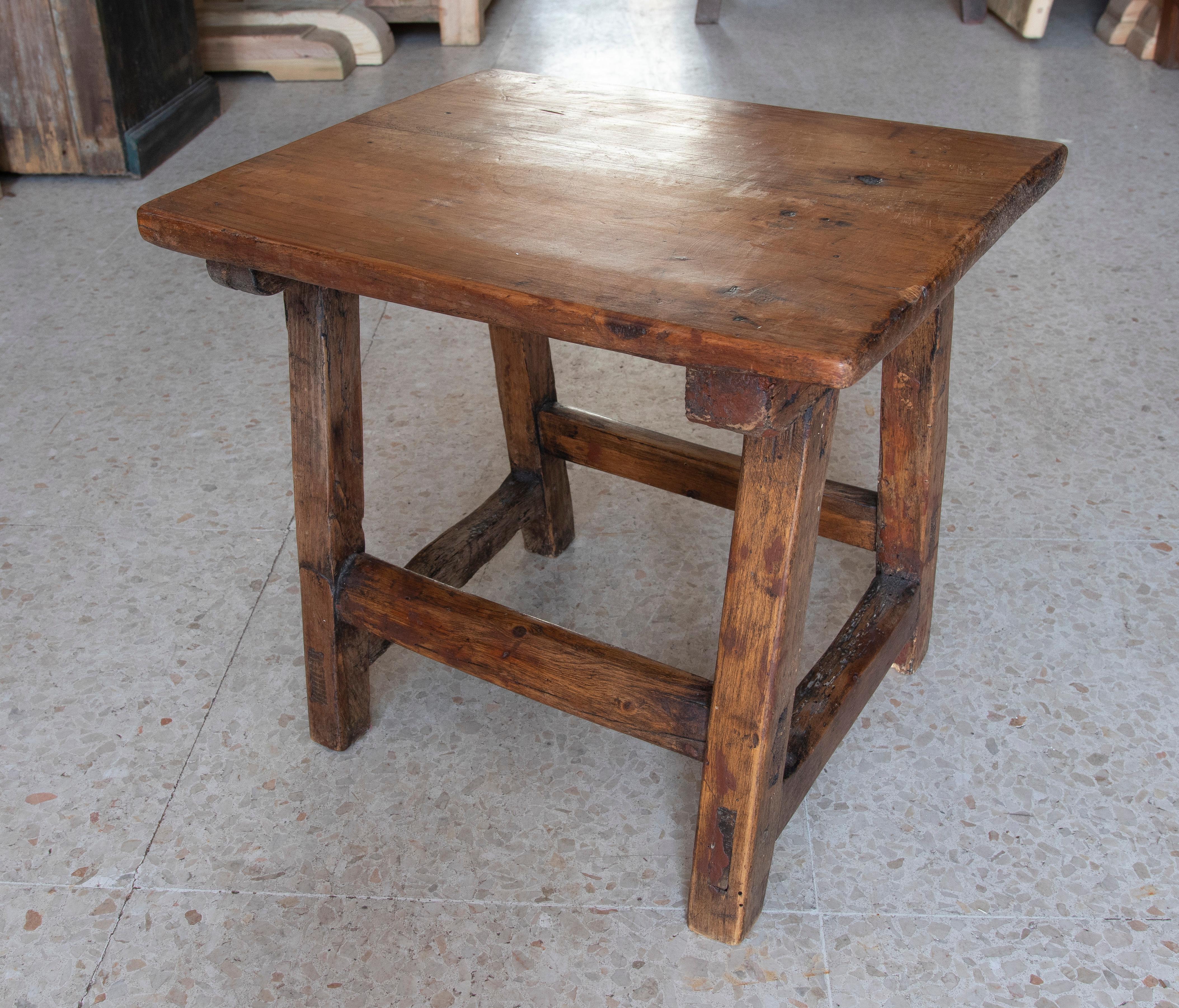 Spanish Pine Side Table In Good Condition For Sale In Marbella, ES