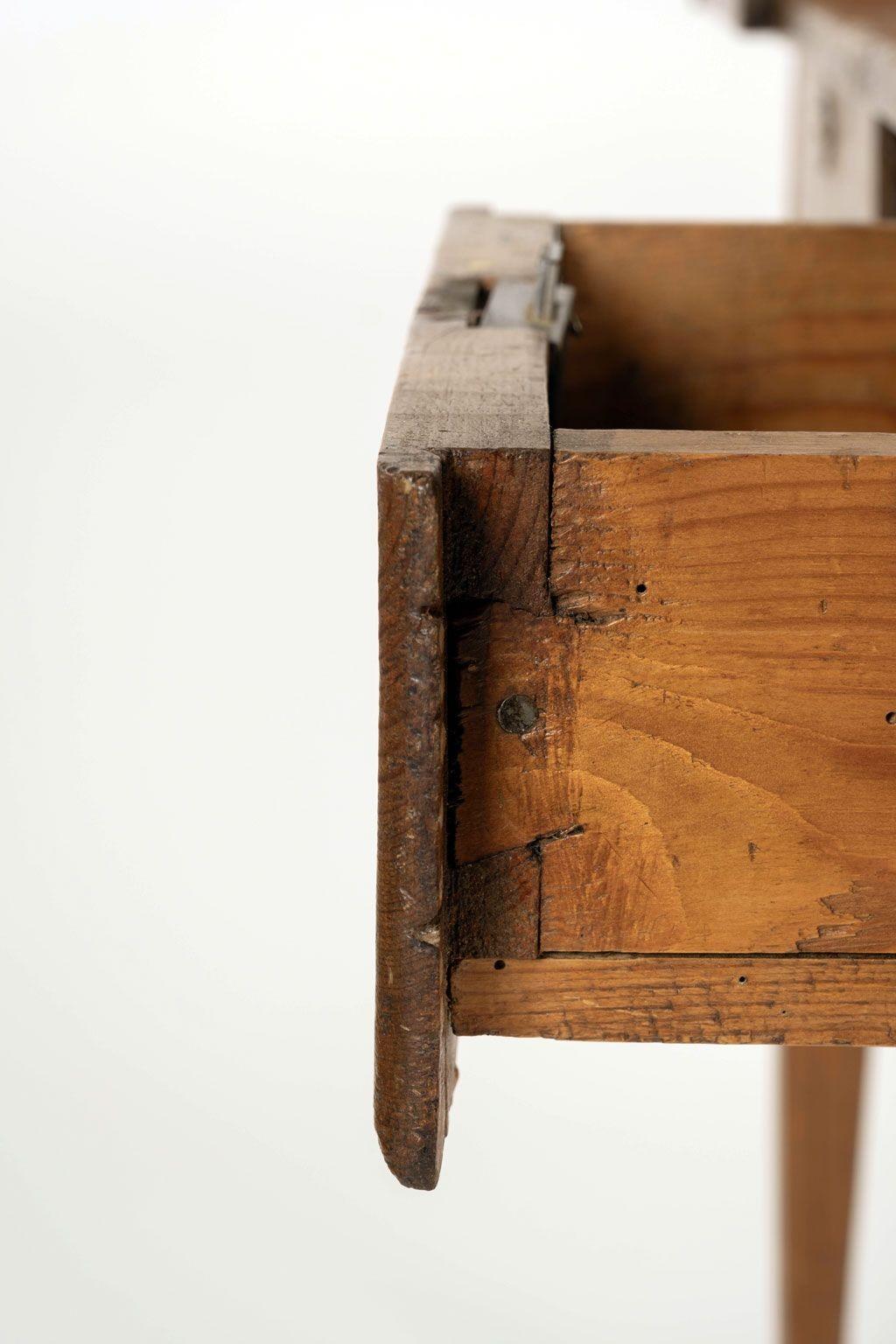 Spanish Pine Side Table im Zustand „Gut“ in Houston, TX