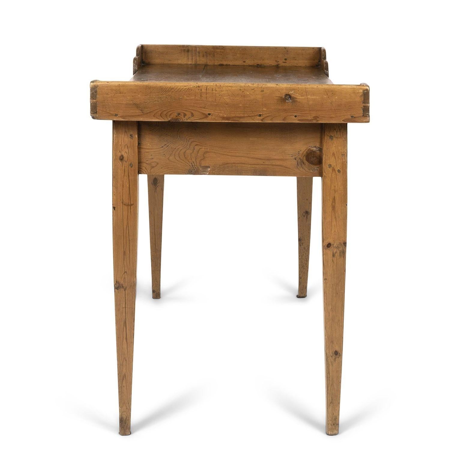 Spanish Pine Side Table (19. Jahrhundert)