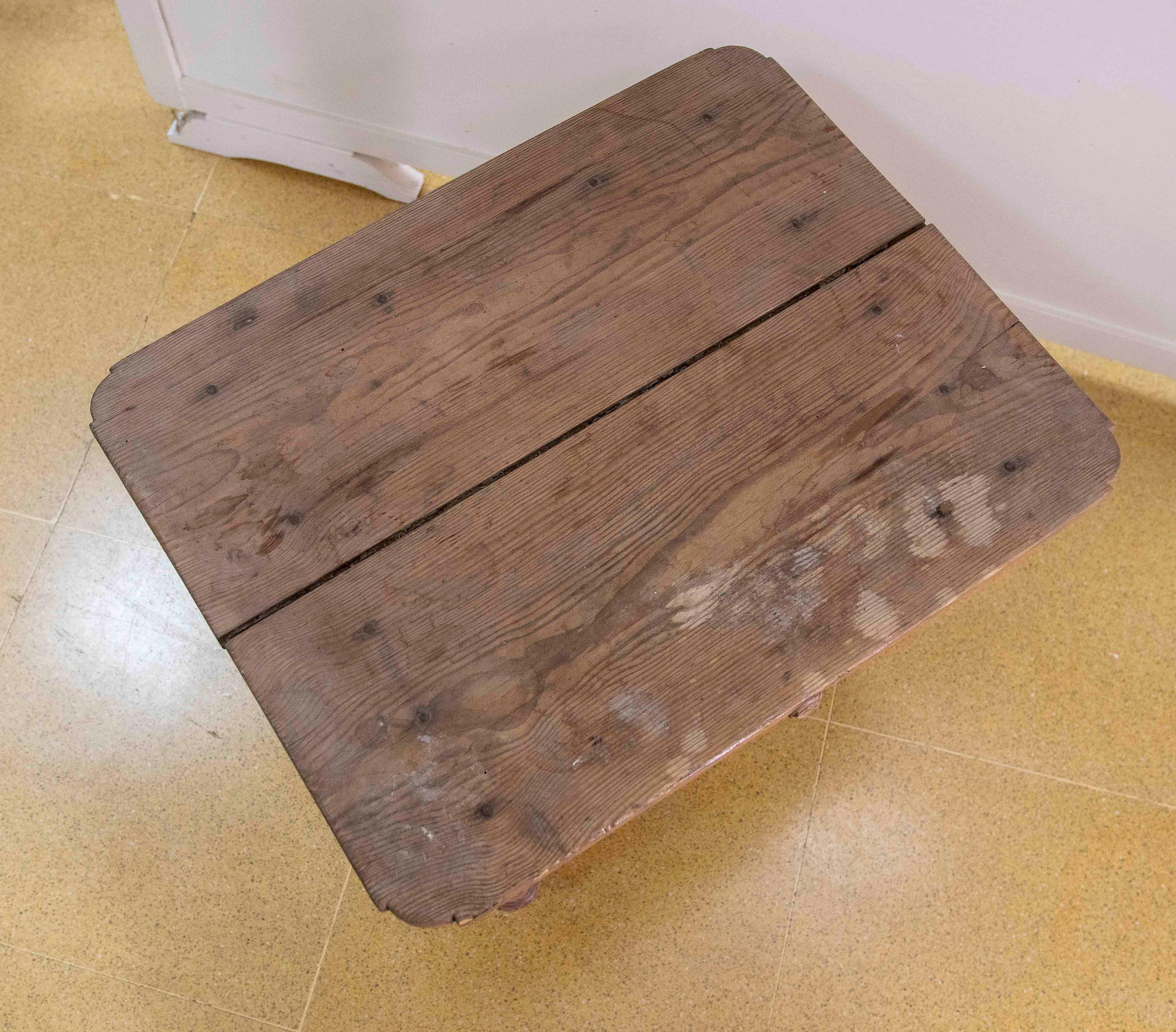 Table d'appoint en pin espagnol avec tiroir en vente 6