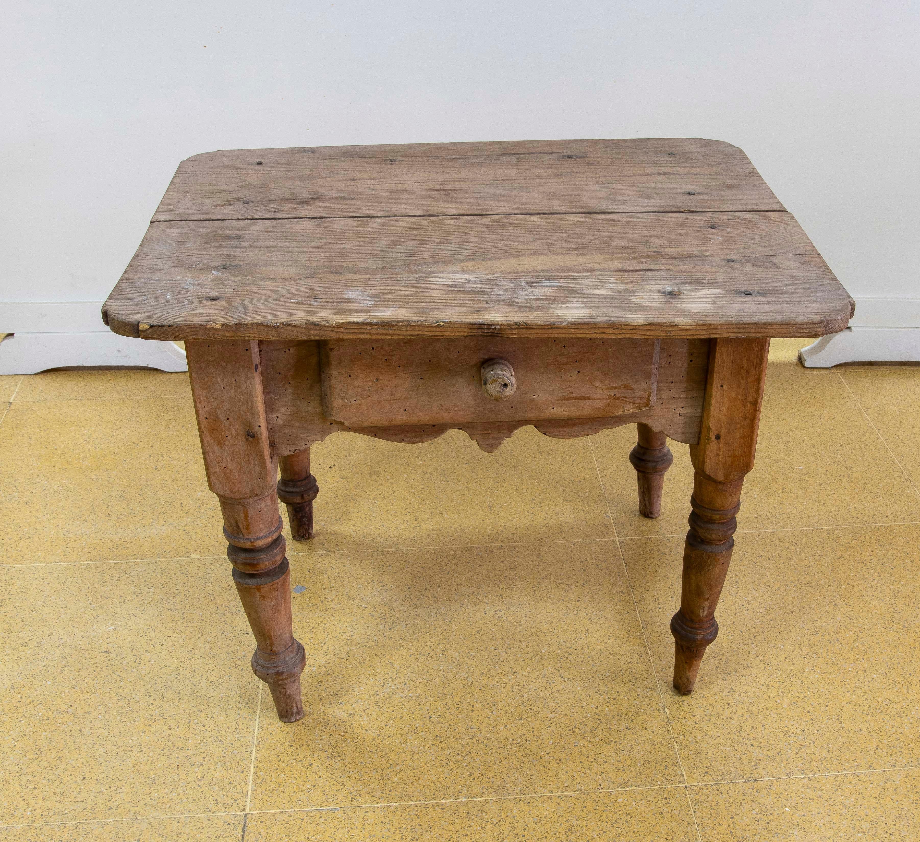 Table d'appoint en pin espagnol avec tiroir 