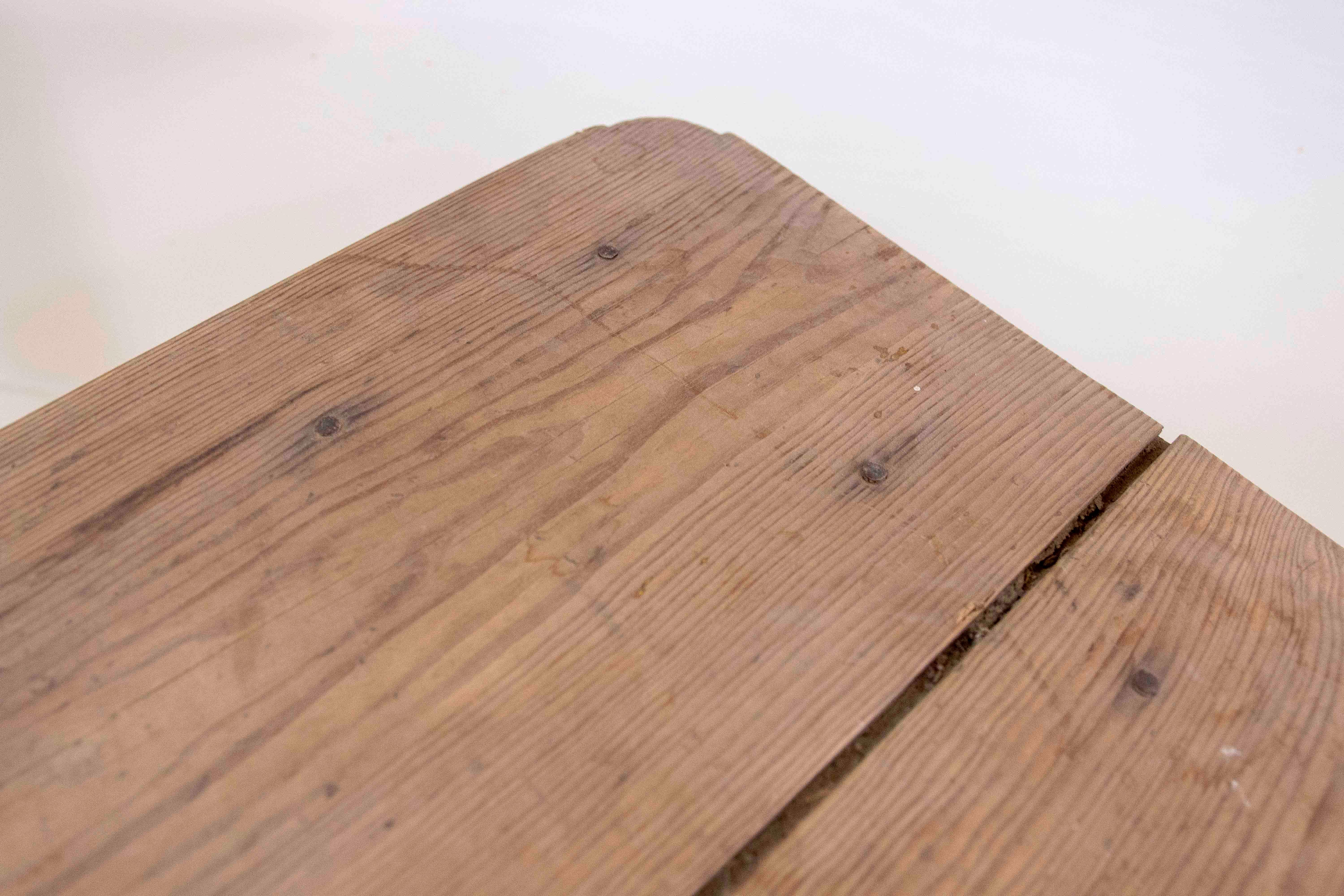 Table d'appoint en pin espagnol avec tiroir en vente 2
