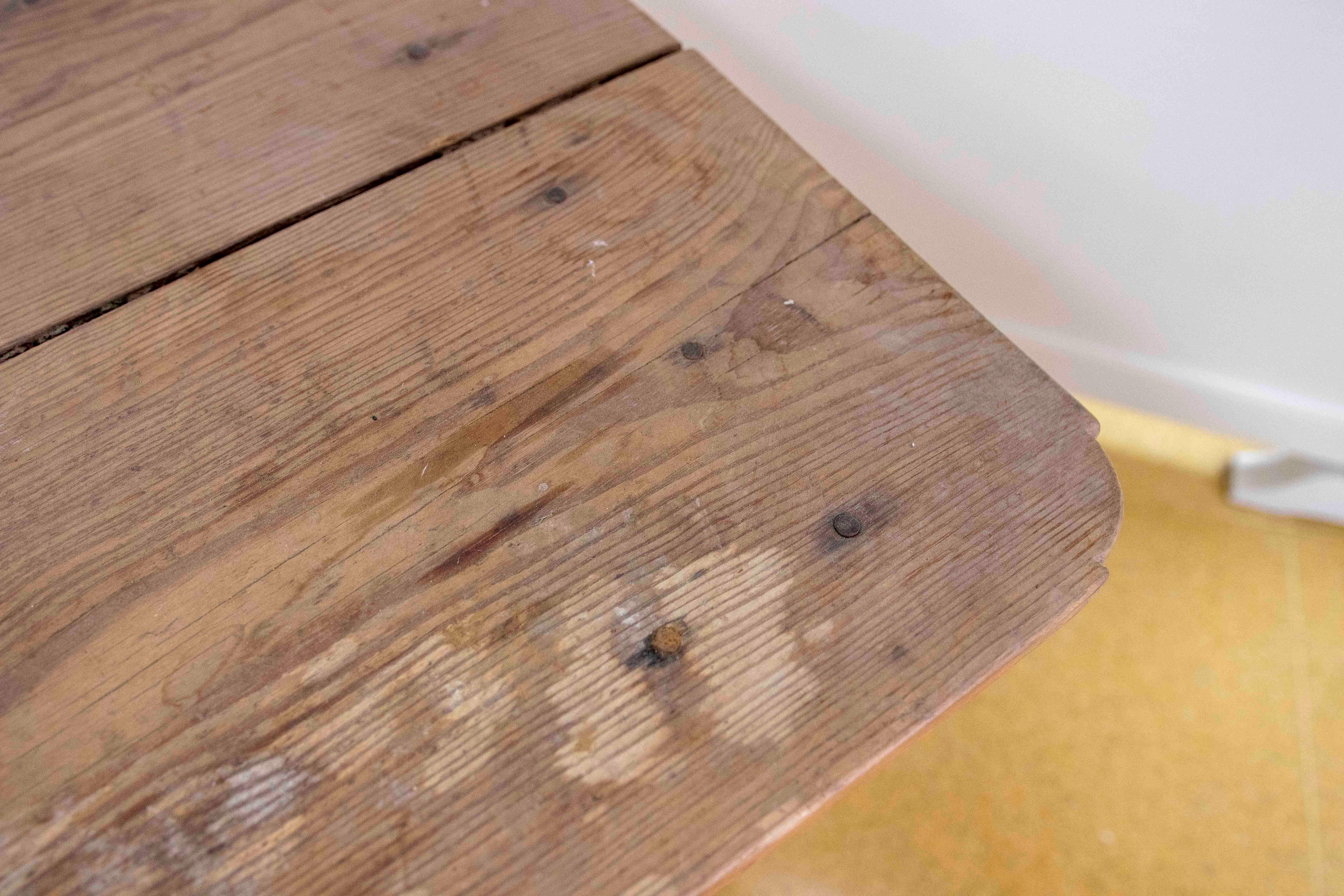 Table d'appoint en pin espagnol avec tiroir en vente 3