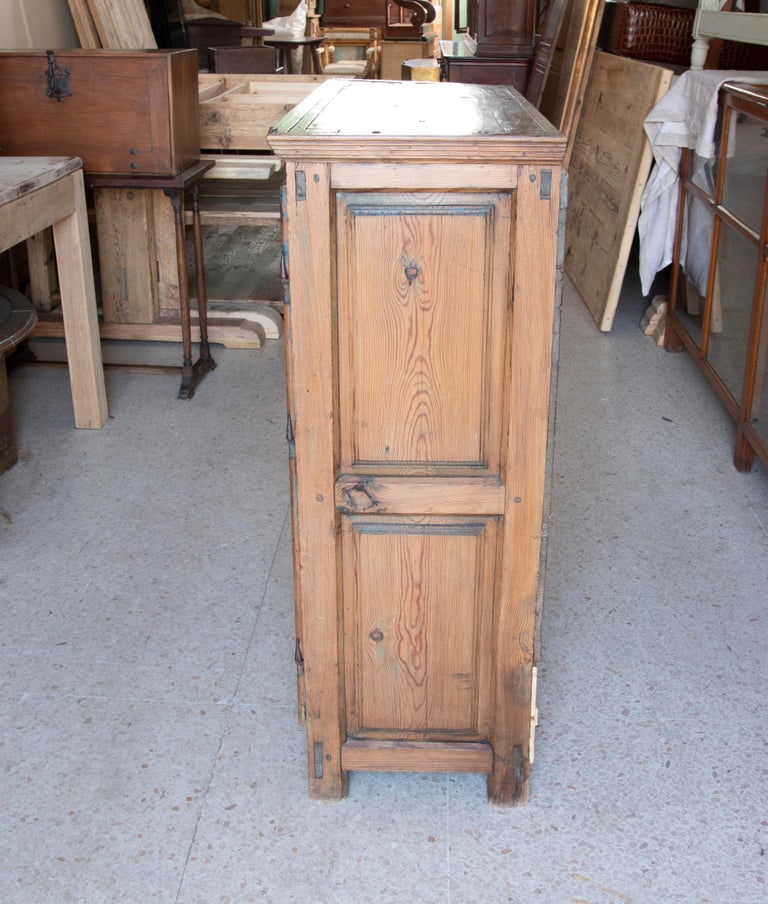 Spanish Pinewood Kitchen with Doors For Sale at 1stDibs
