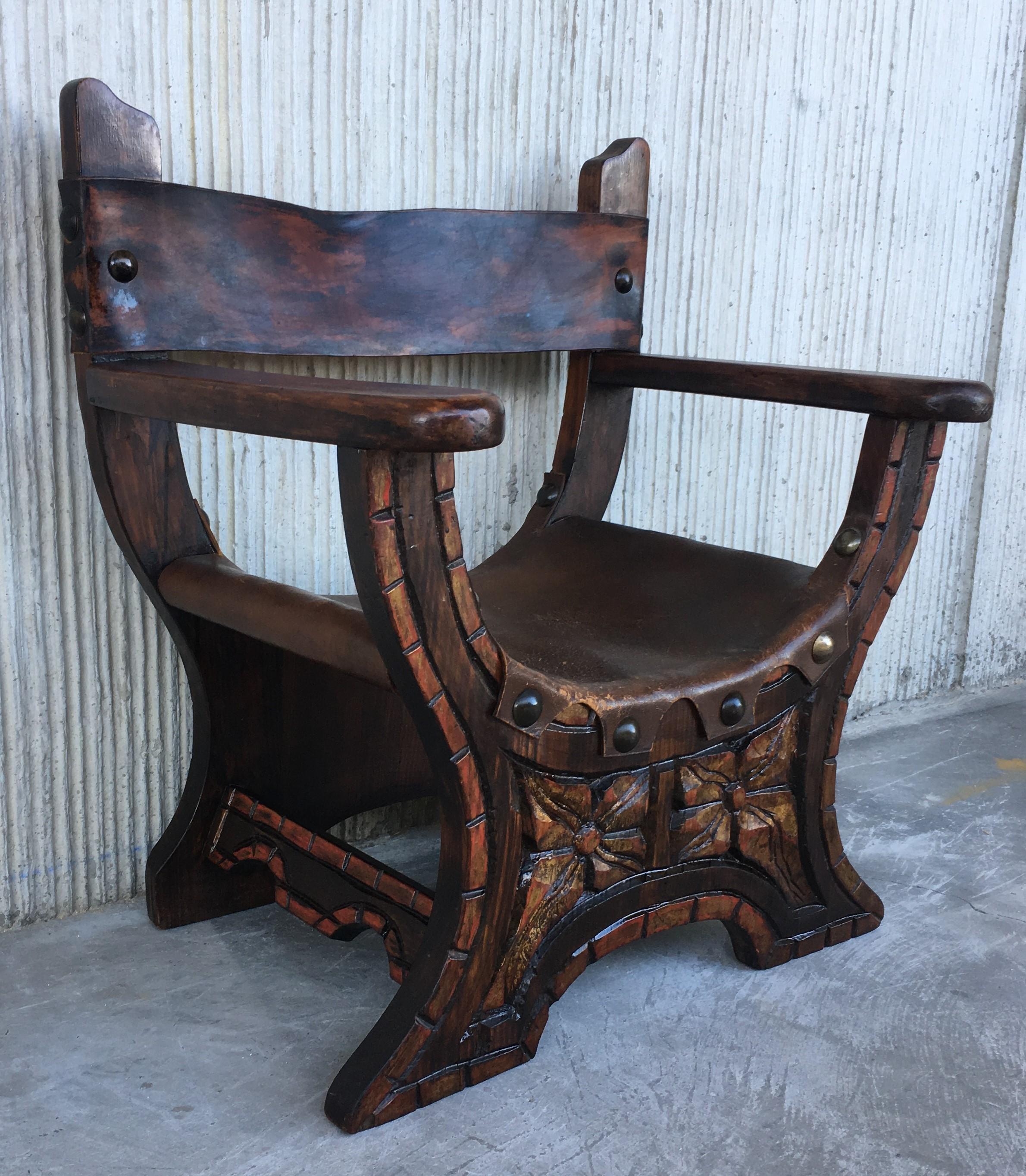 Spanish Polychrome andCarved Savonarola Wooden Armchair Leather Seat In Good Condition In Miami, FL