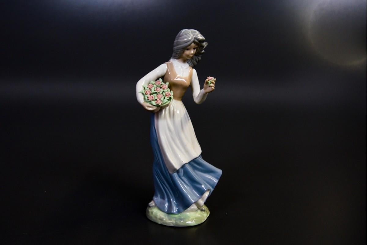 Mid-Century Modern Spanish Porcelain Woman Figurine from Tengra, 1970s
