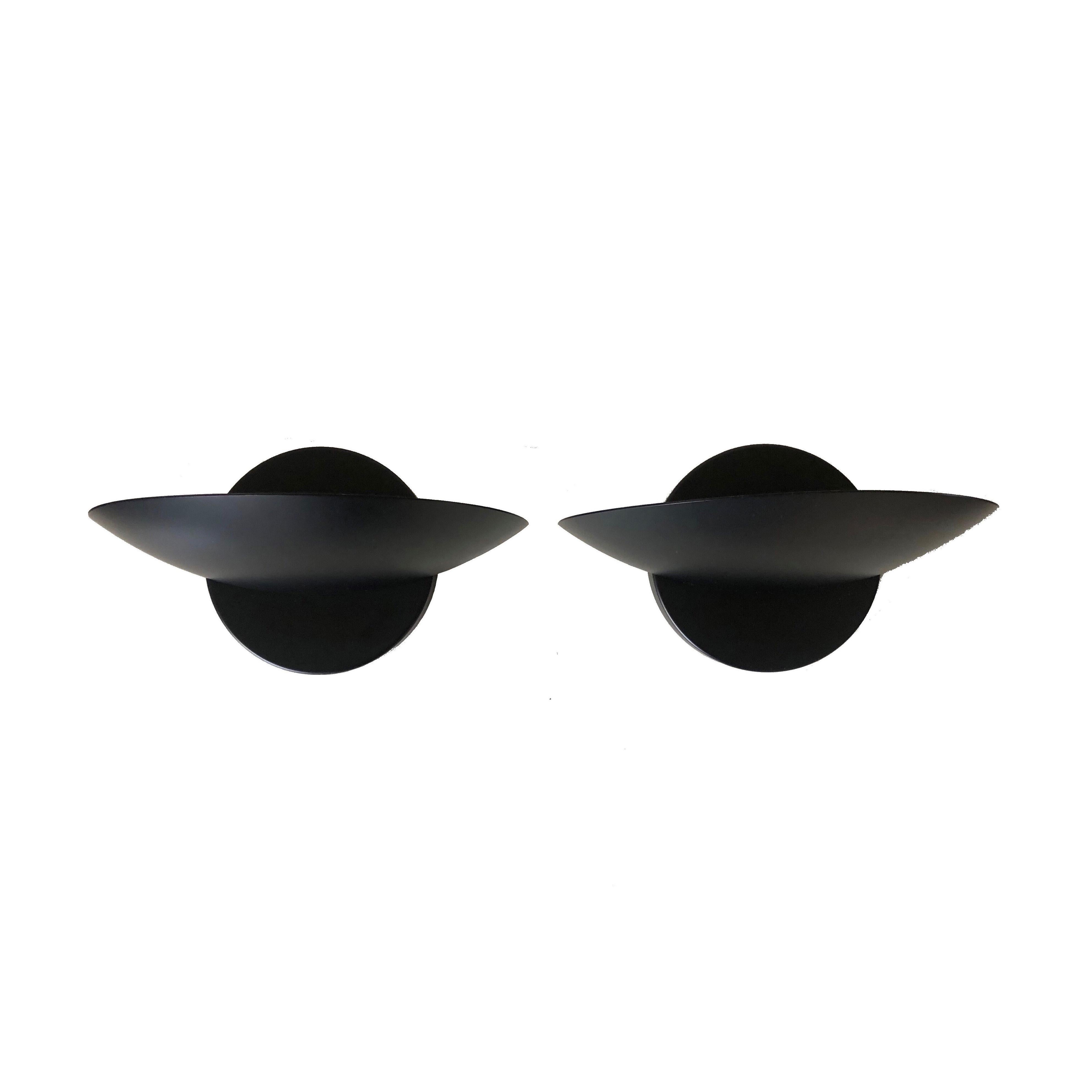 Postmodern and cool black Spanish halogen wall sconces from 80s. These wall sconces were made in Barcelona (Spain) by Estiluz during 1980s.
The Estiluz design studio was created in 1969 by Leonardo Marelli.
“Estiluz” original sticker label still