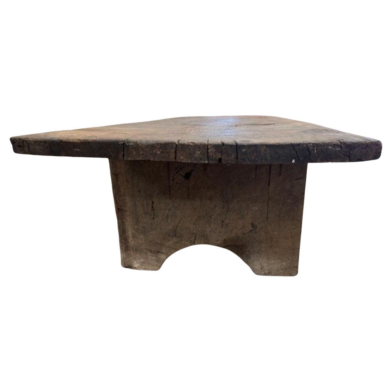 Spanish Primitive Coffee Table - Table Basse (Kastanienholz) im Angebot