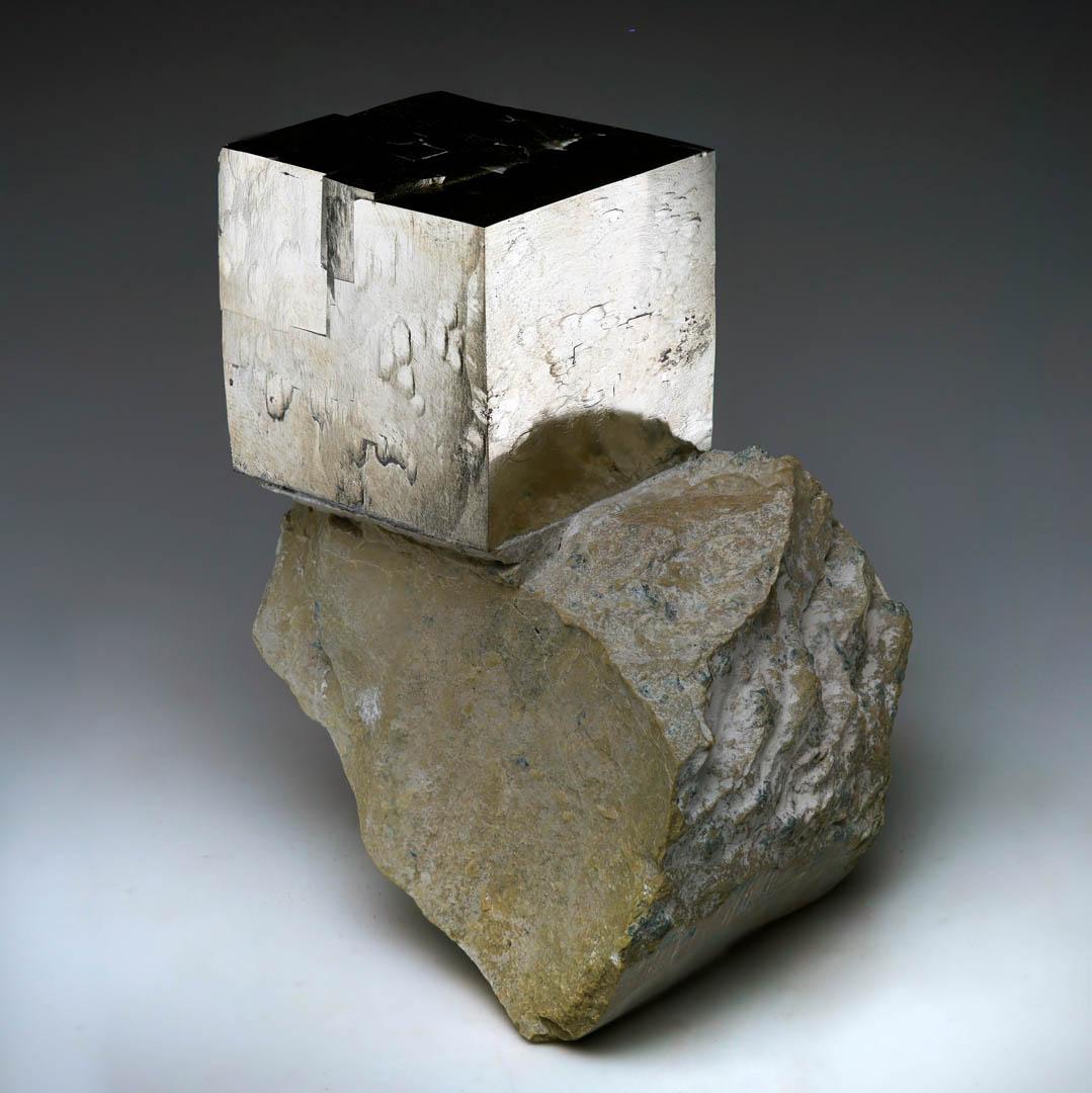 Cubo di pirite spagnola su matrice di basalto // 1,80 Lb. In condizioni Nuovo in vendita a New York, NY